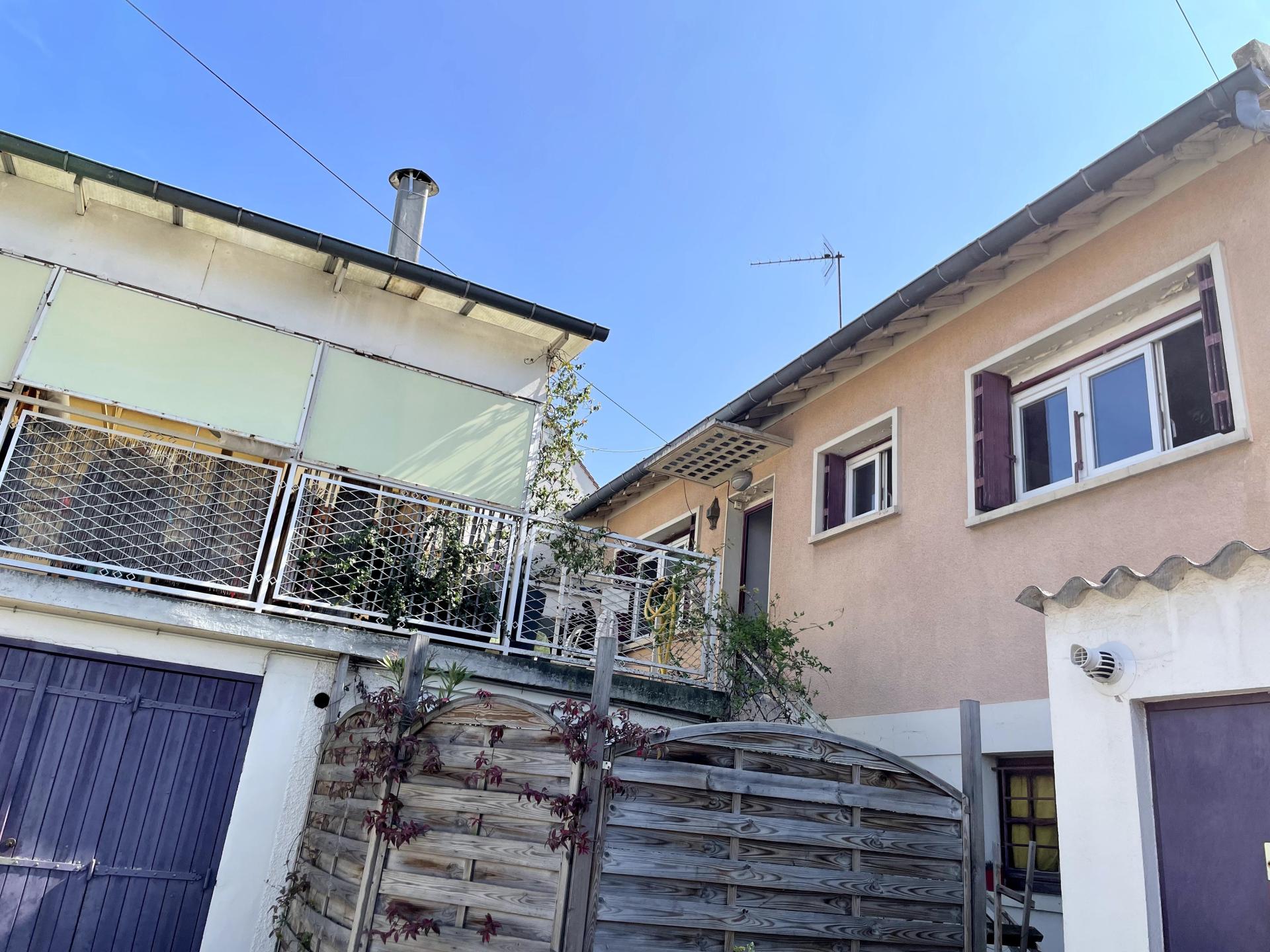 Photo 2 of the listing.