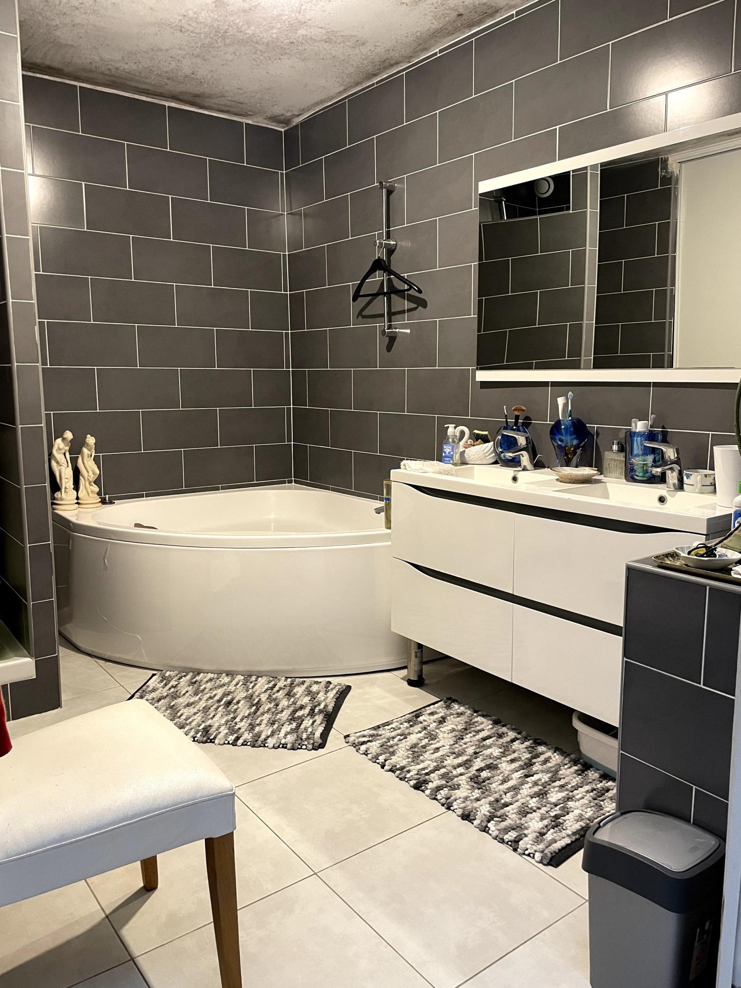 Photo 12 of the listing.