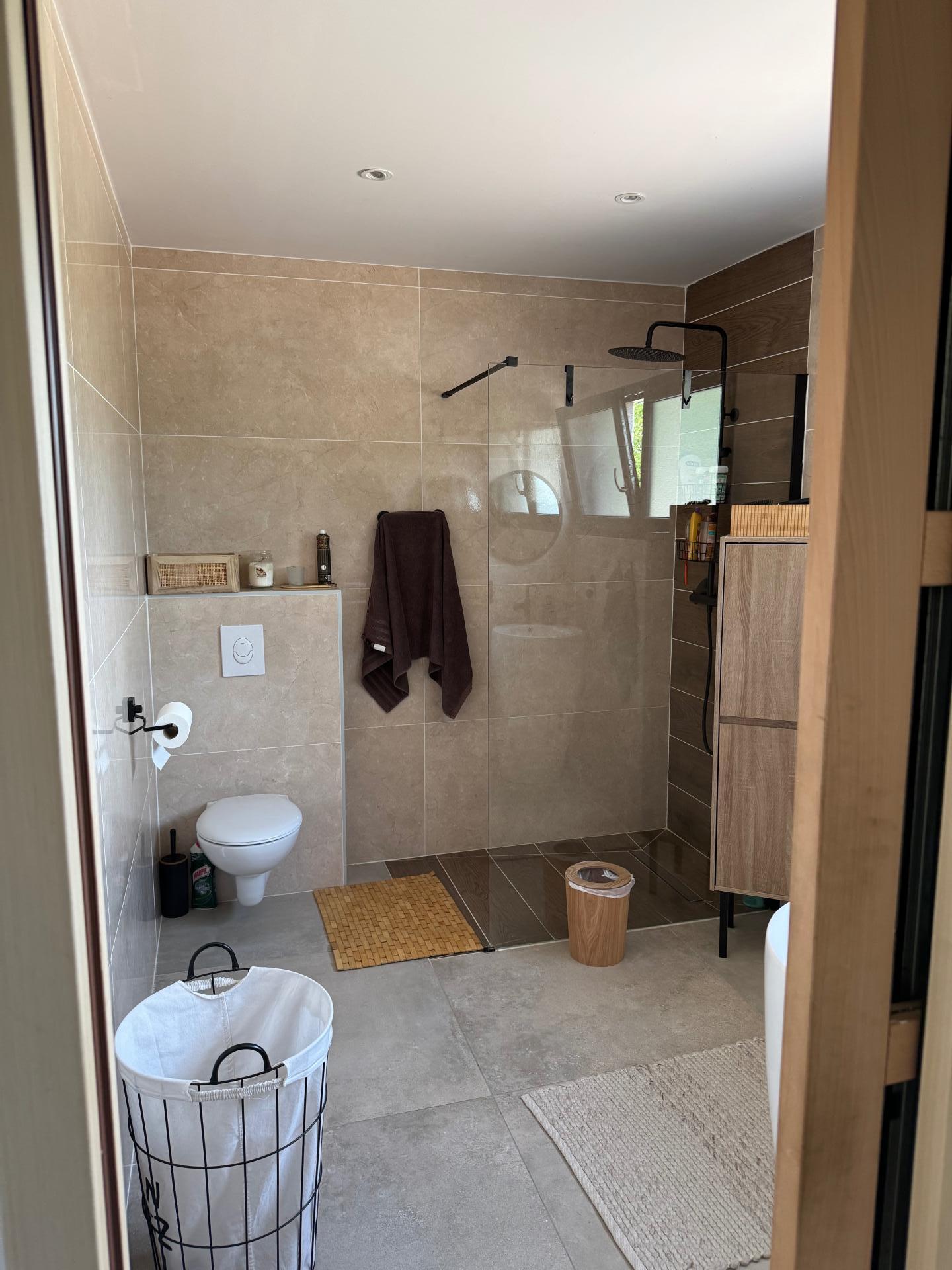 Photo 9 of the listing.