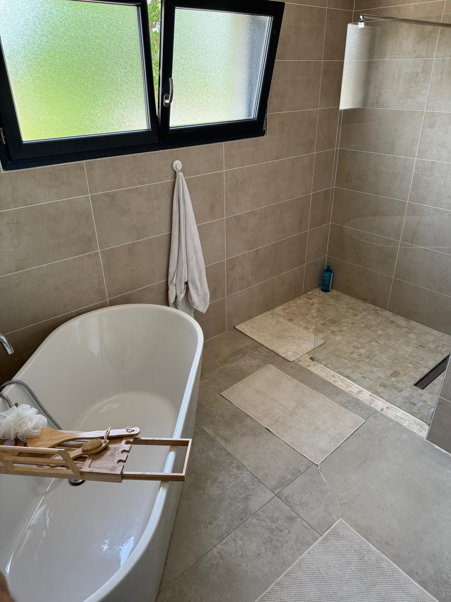 Photo 10 of the listing.