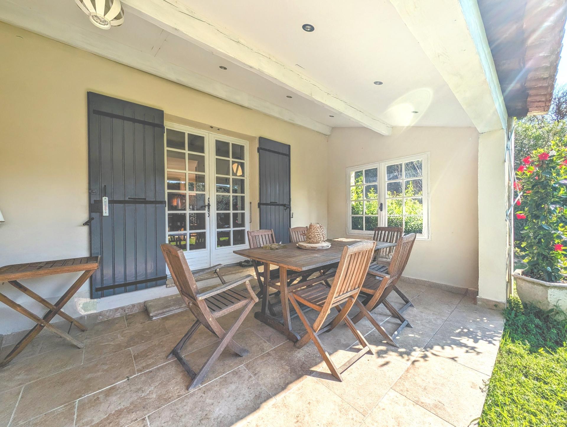 Photo 4 of the listing.