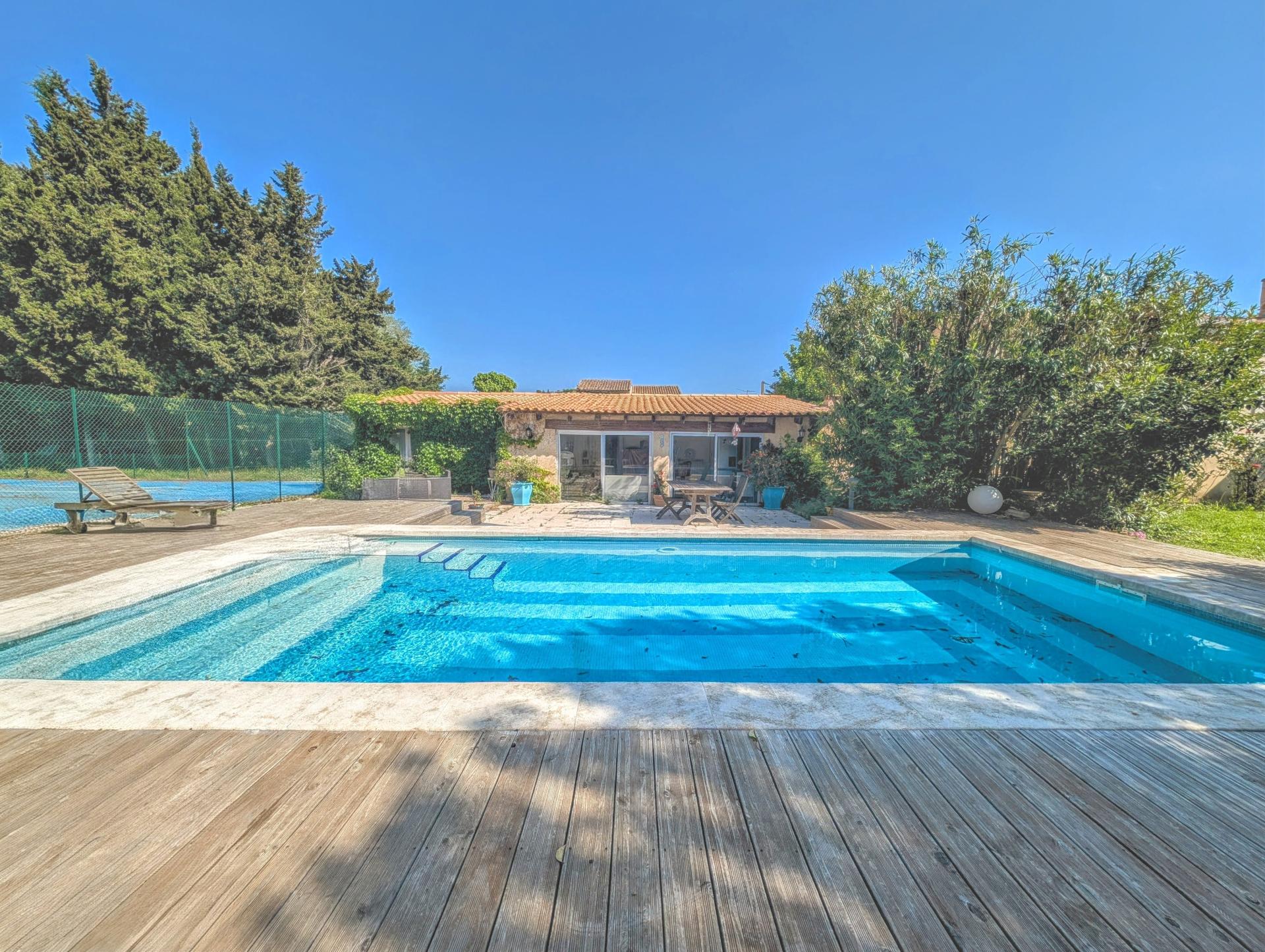 Photo 5 of the listing.