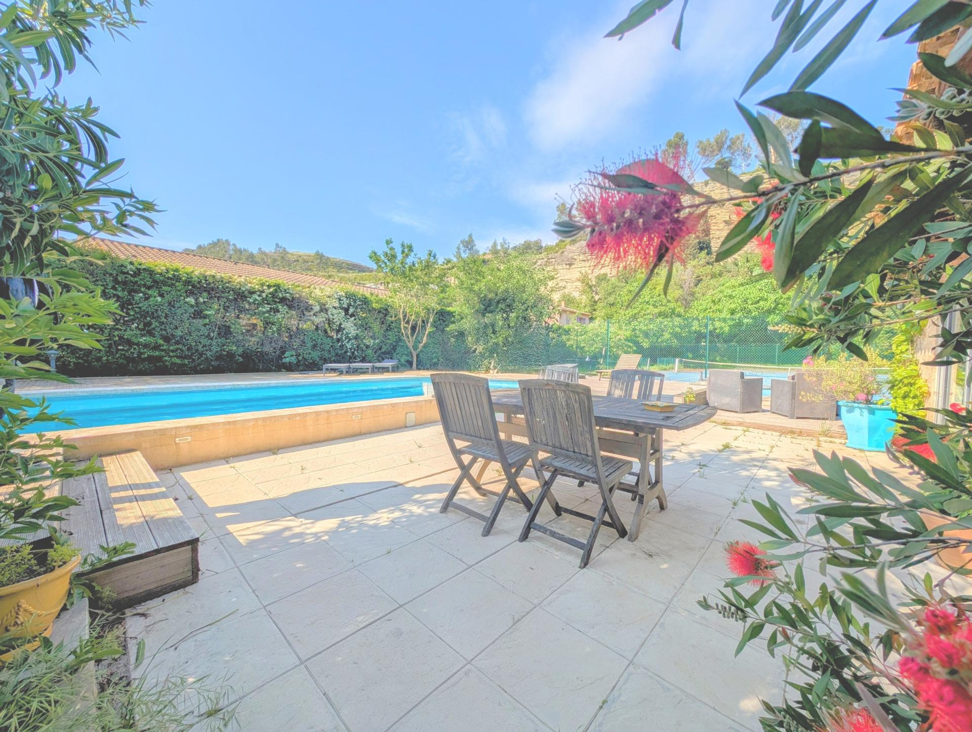 Photo 2 of the listing.