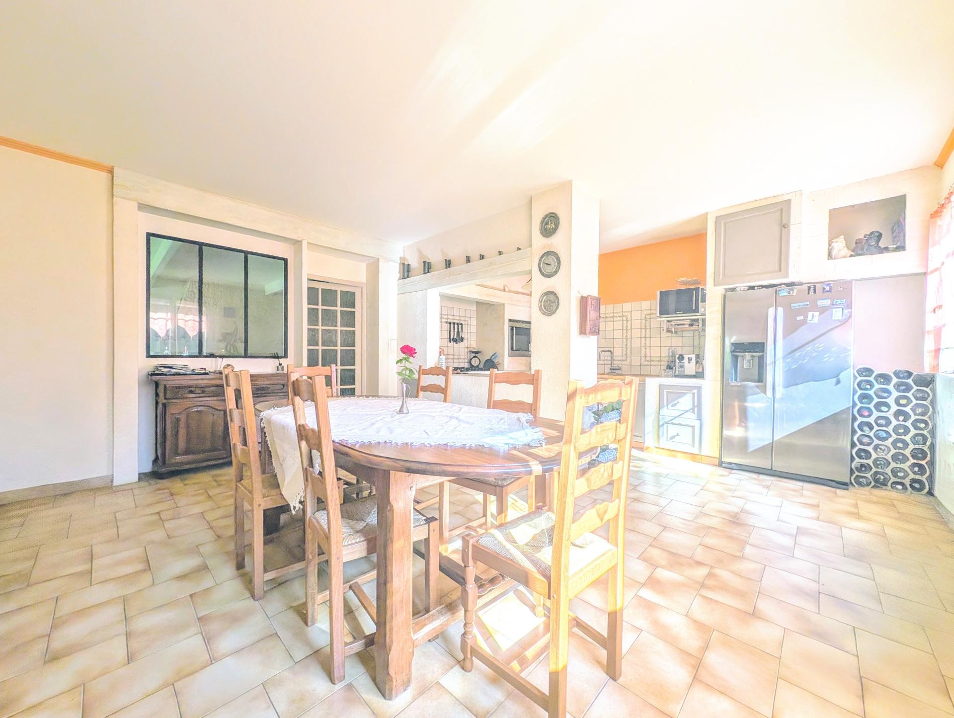 Photo 11 of the listing.