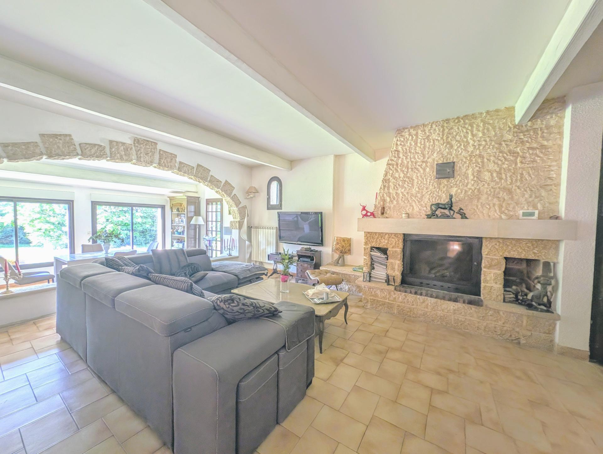 Photo 10 of the listing.