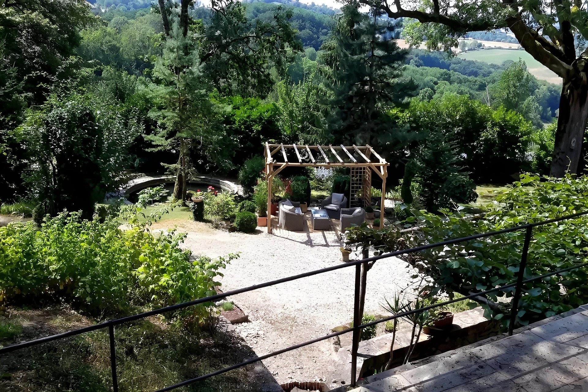 Photo 5 of the listing.