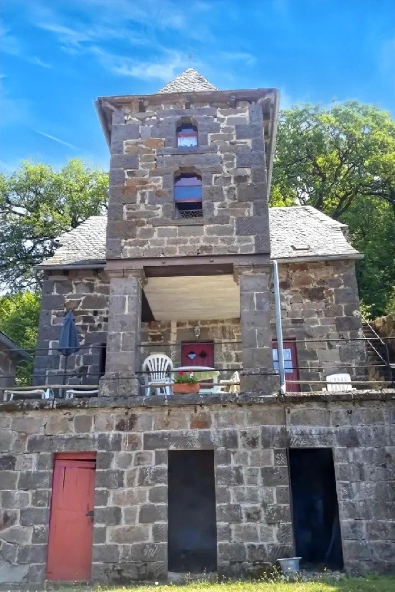 Photo 4 of the listing.