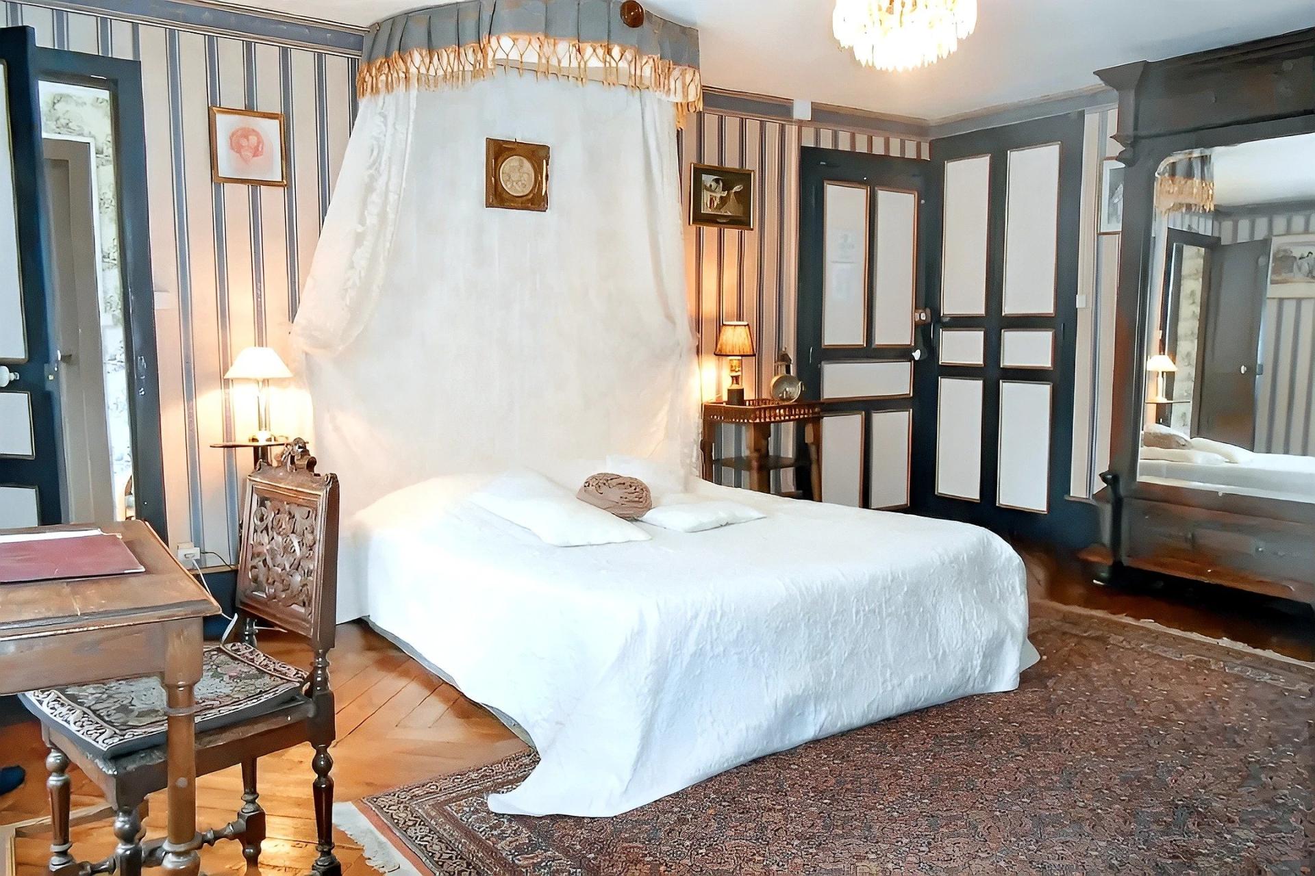 Photo 10 of the listing.