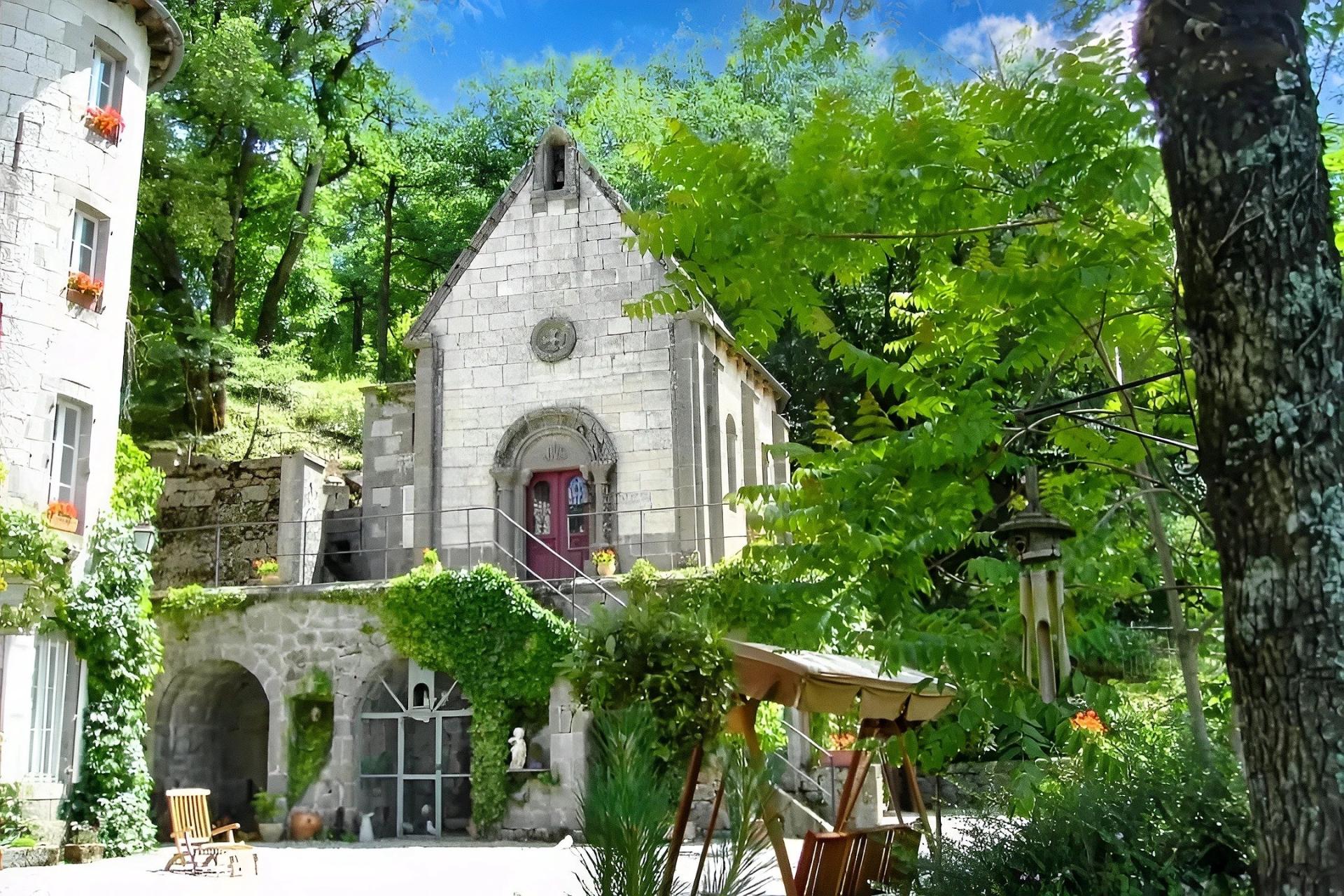 Photo 3 of the listing.