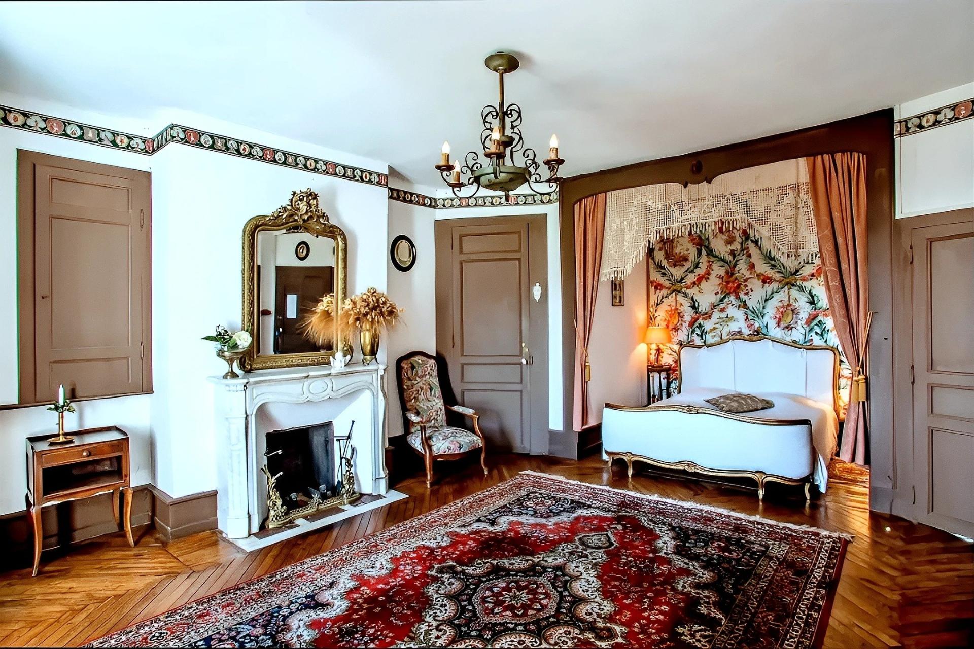 Photo 9 of the listing.