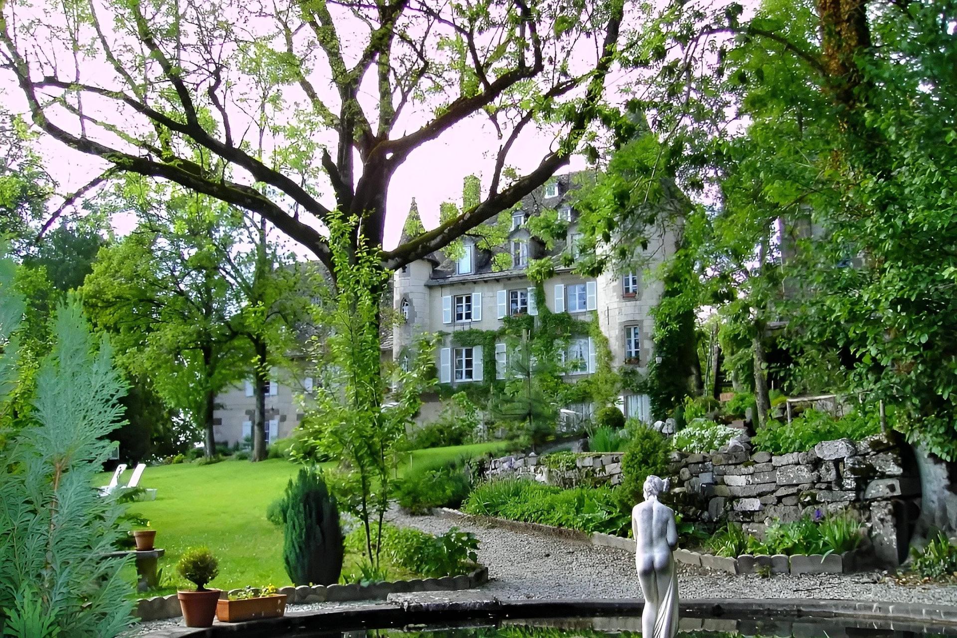 Photo 6 of the listing.