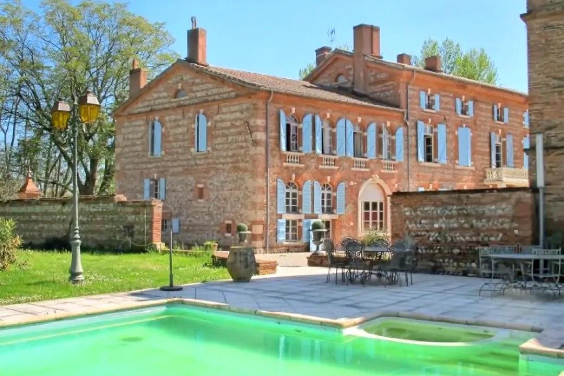 Photo 5 of the listing.