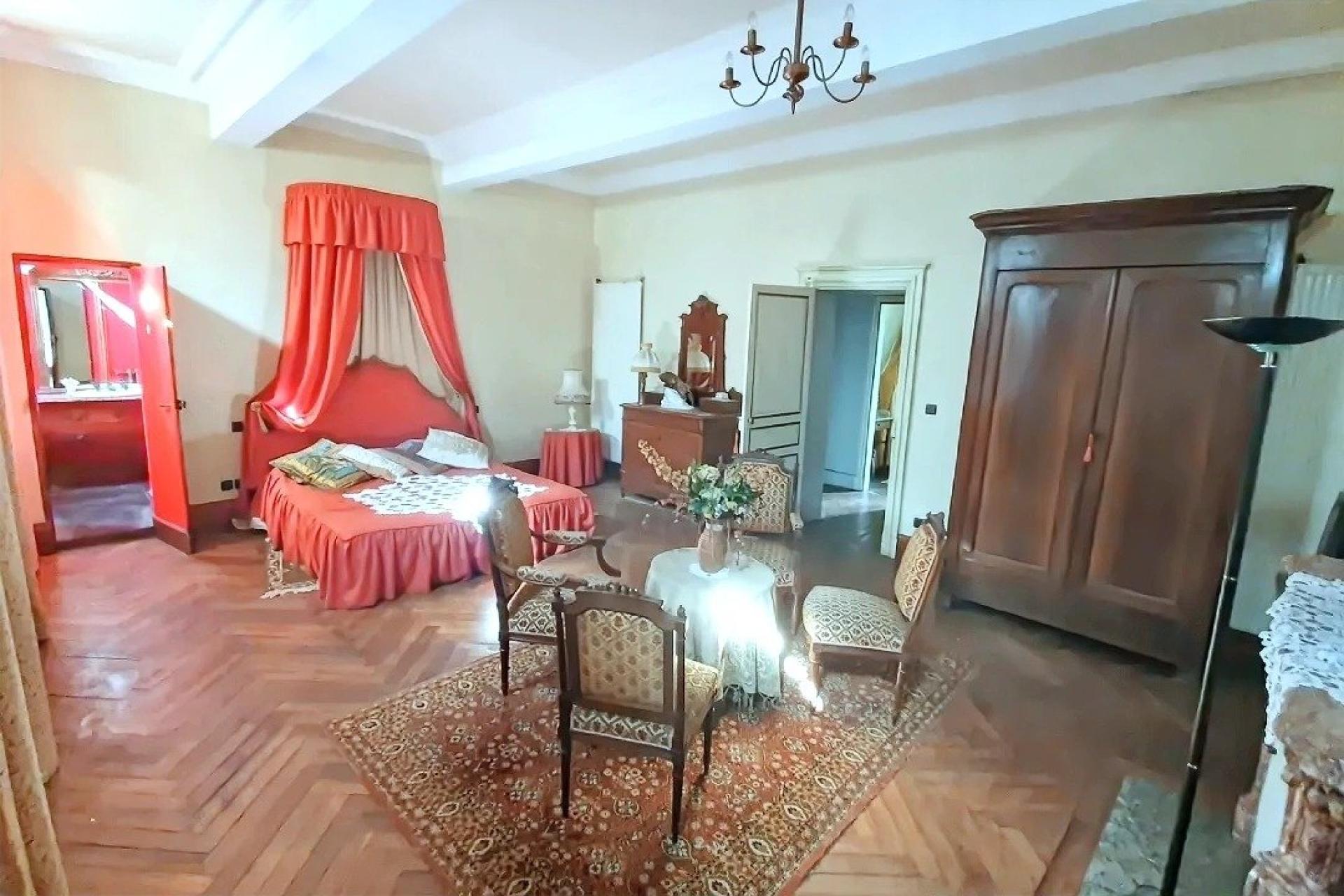 Photo 14 of the listing.