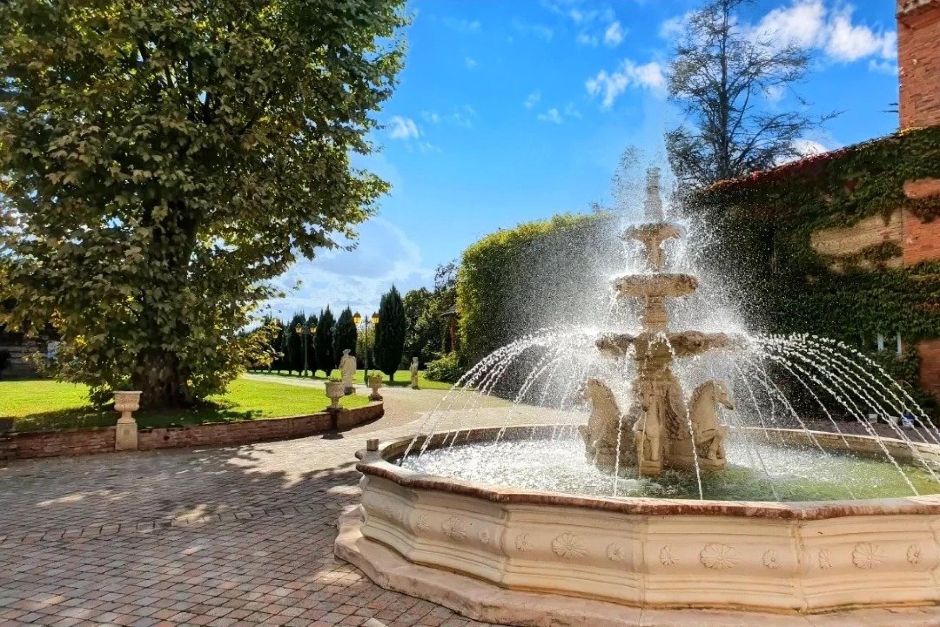 Photo 2 of the listing.