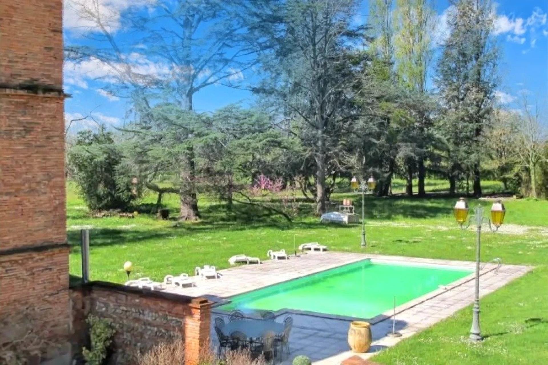 Photo 9 of the listing.