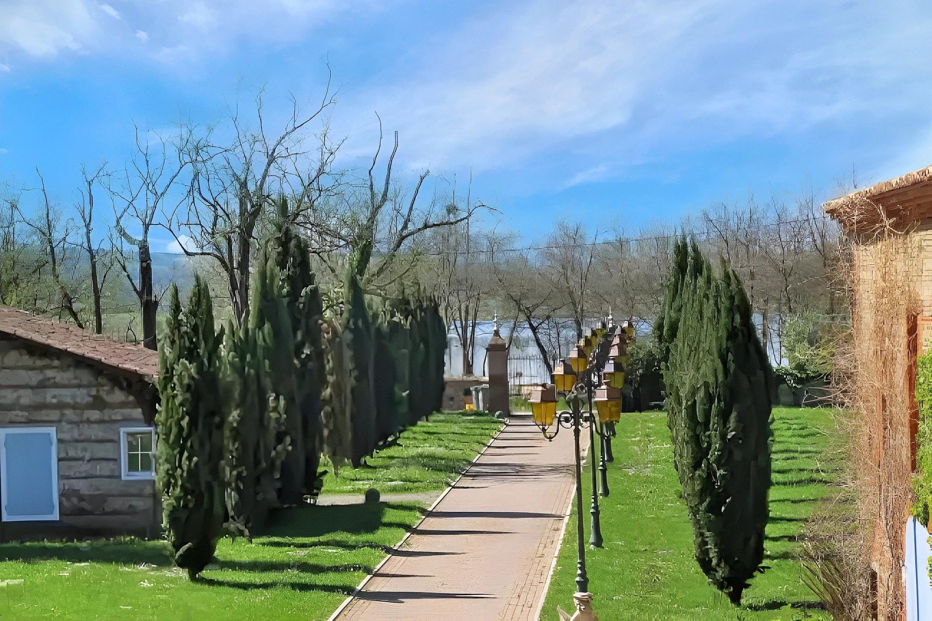 Photo 6 of the listing.