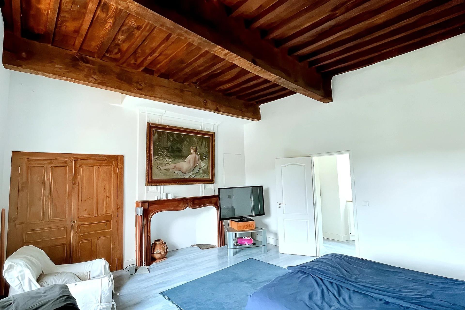 Photo 12 of the listing.