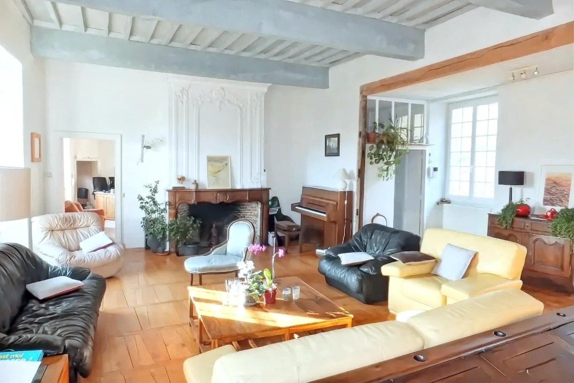 Photo 8 of the listing.