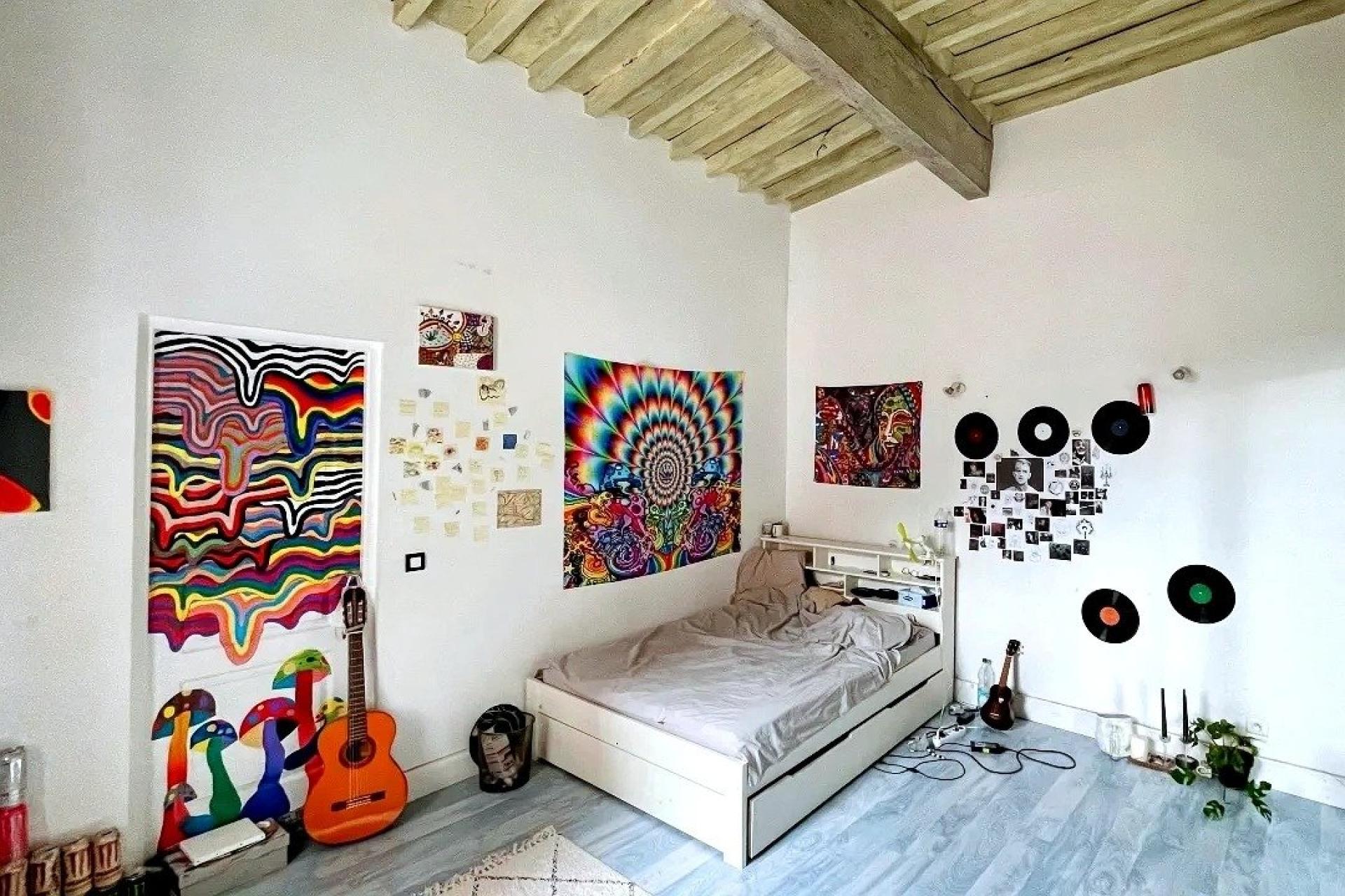 Photo 7 of the listing.