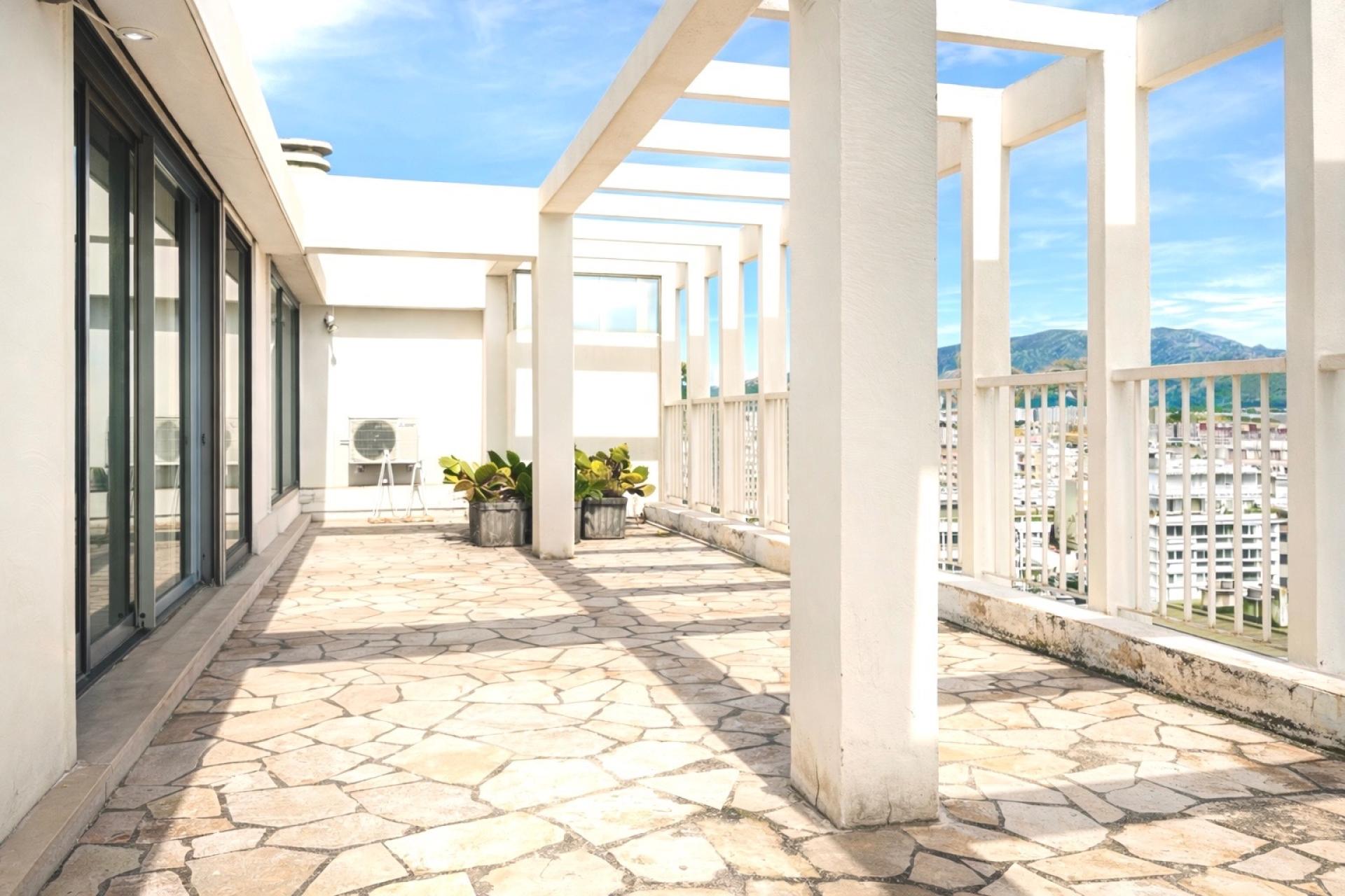 Photo 2 of the listing.