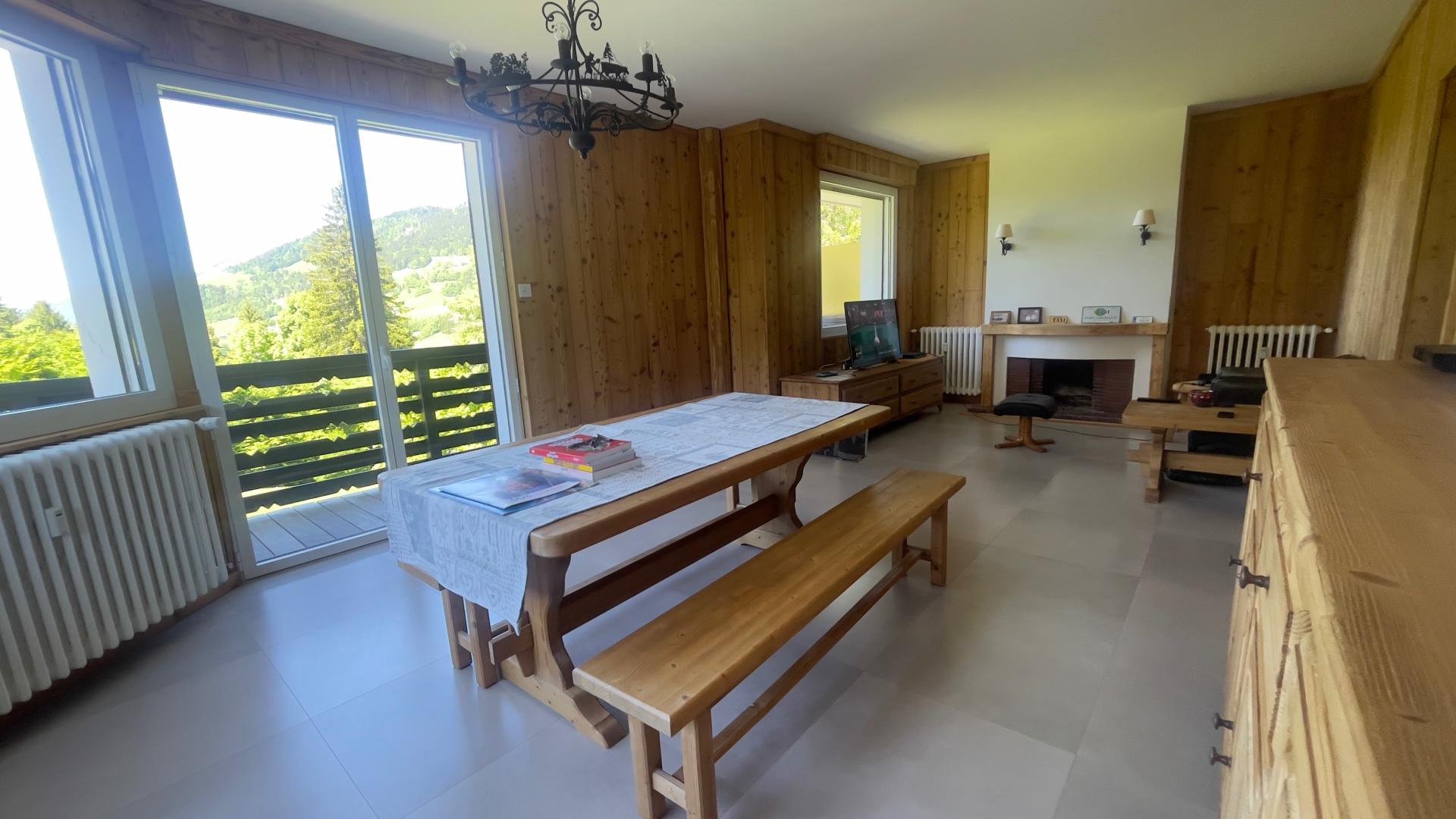 Photo 3 of the listing.