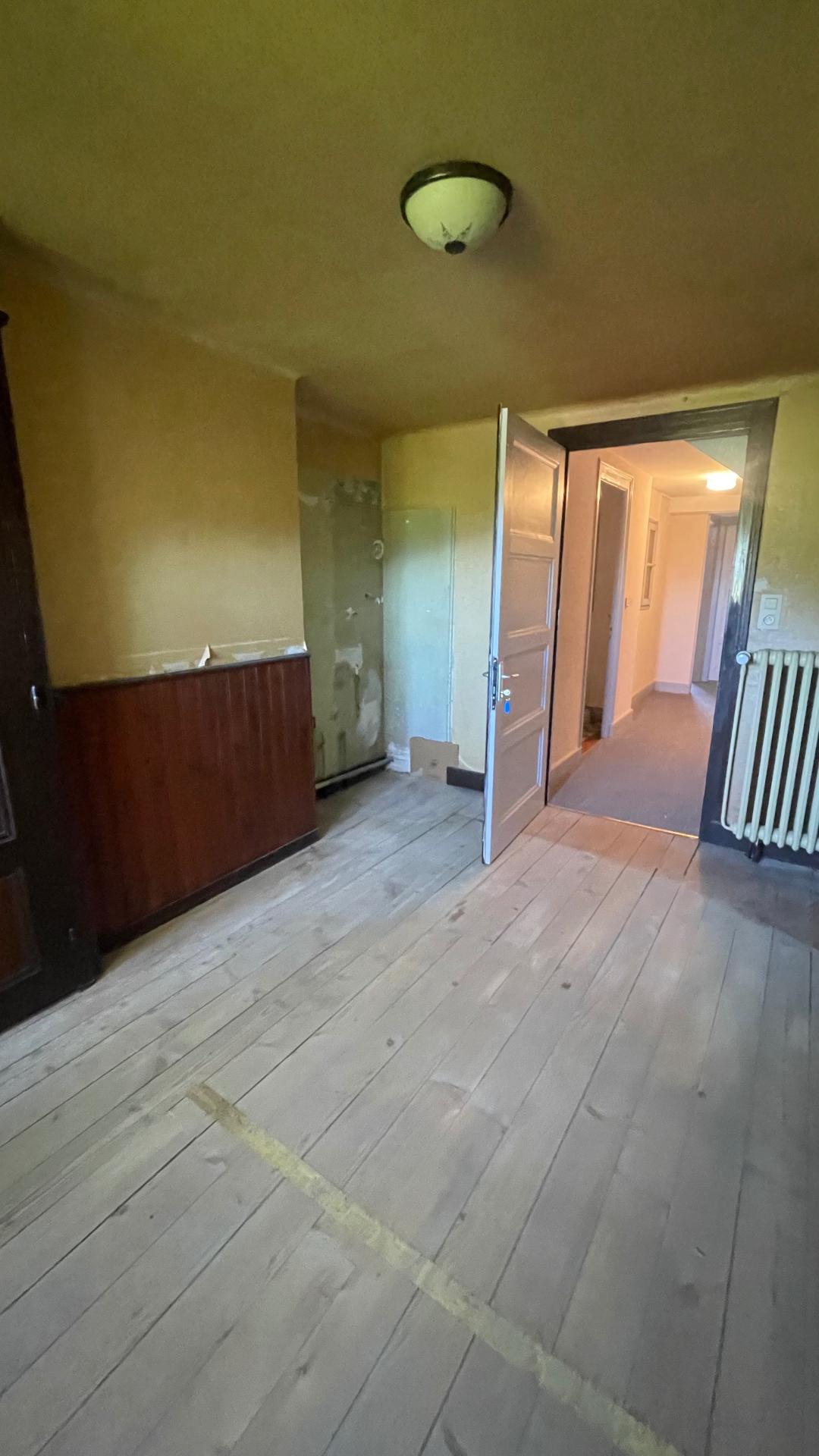 Photo 4 of the listing.