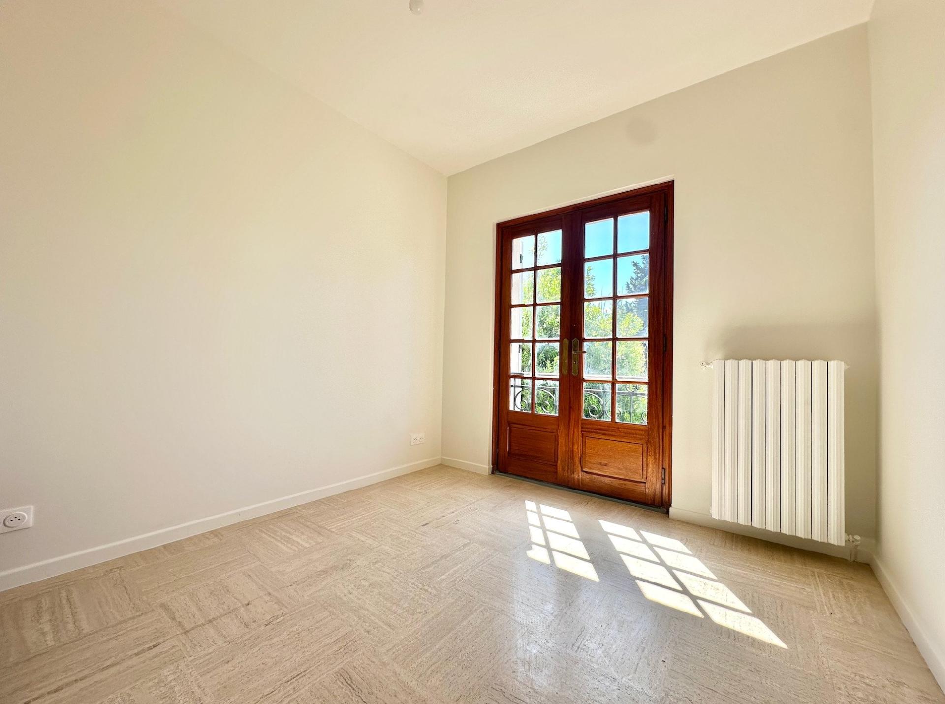 Photo 16 of the listing.