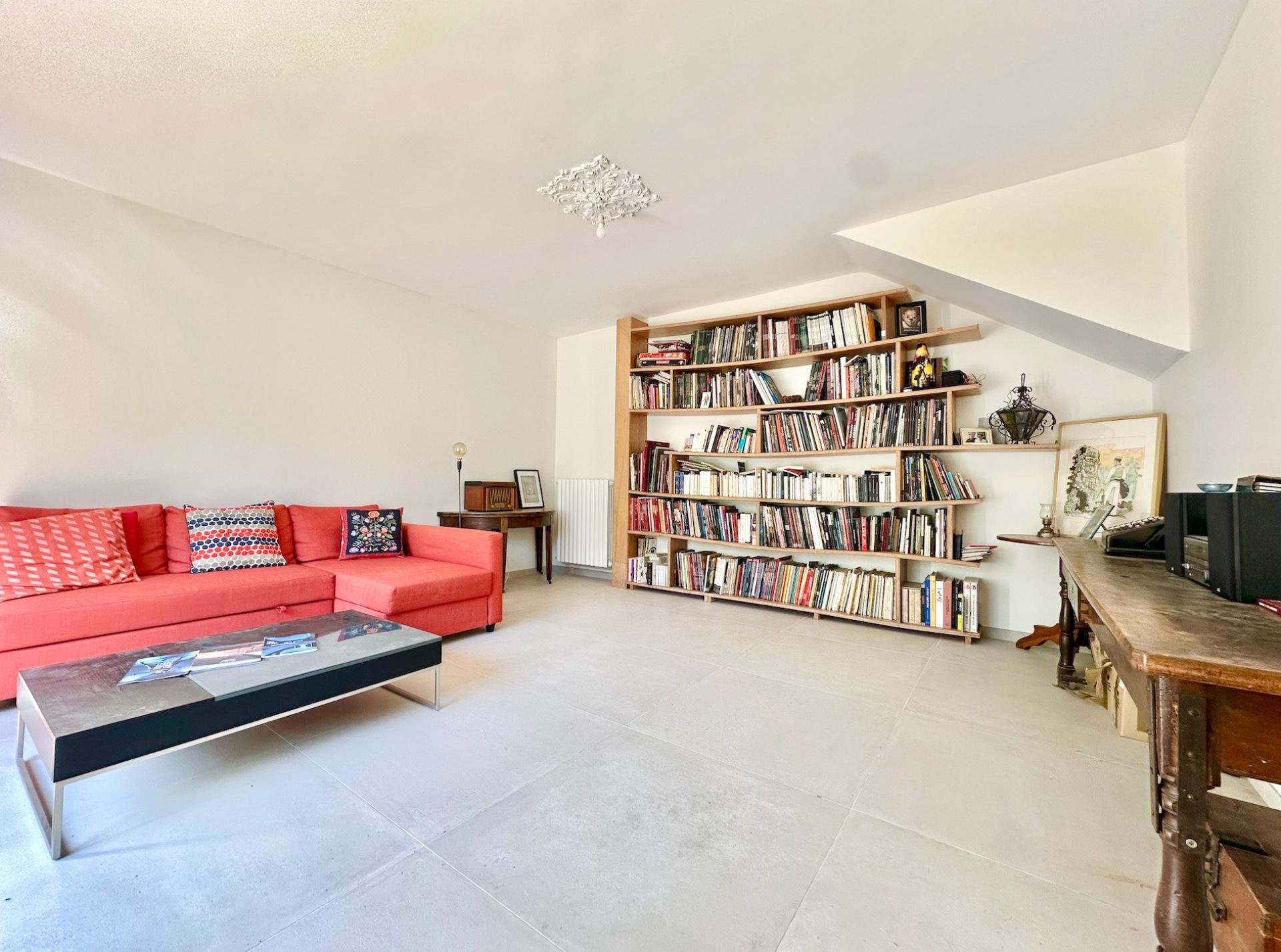 Photo 11 of the listing.