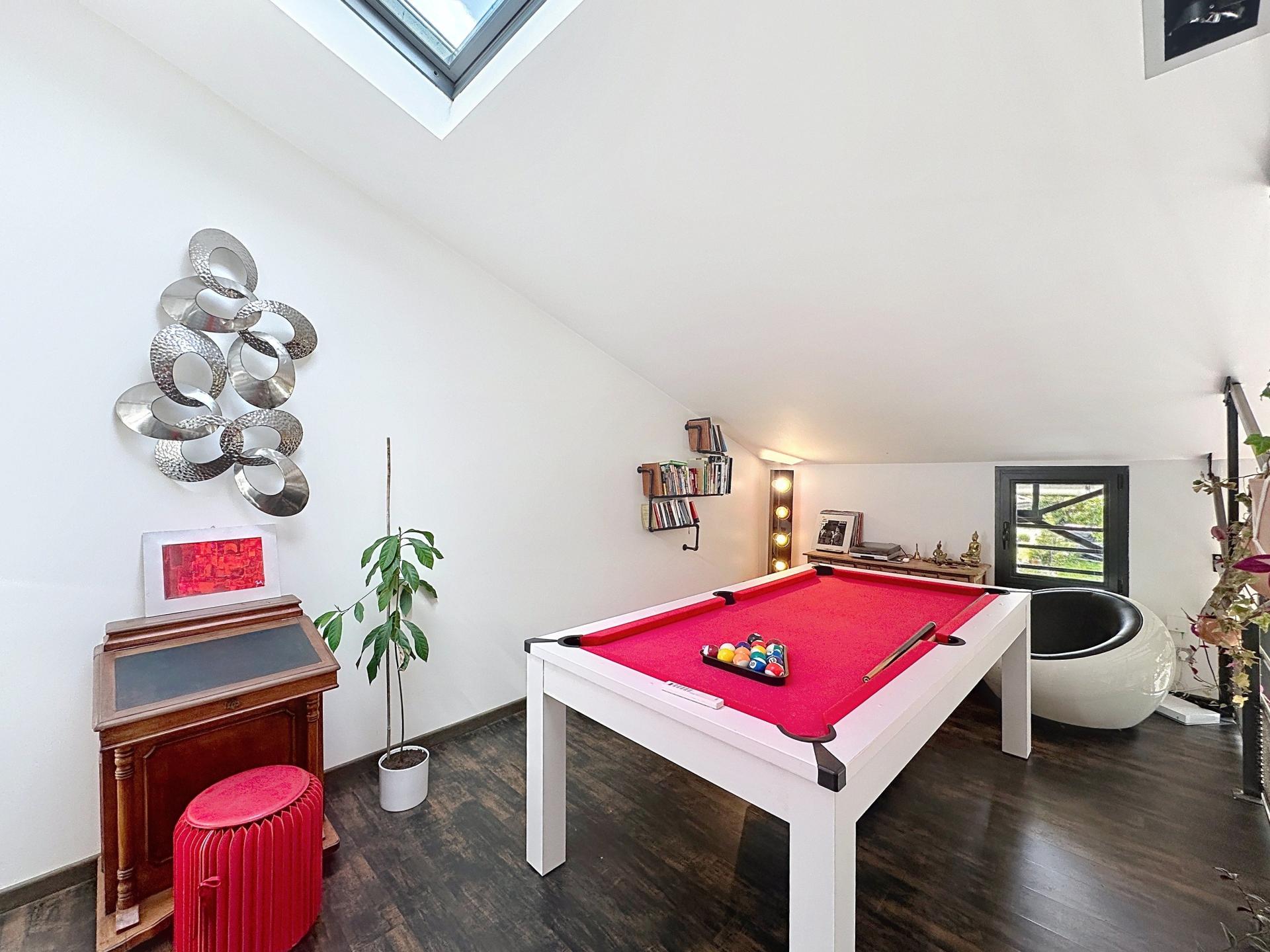 Photo 7 of the listing.