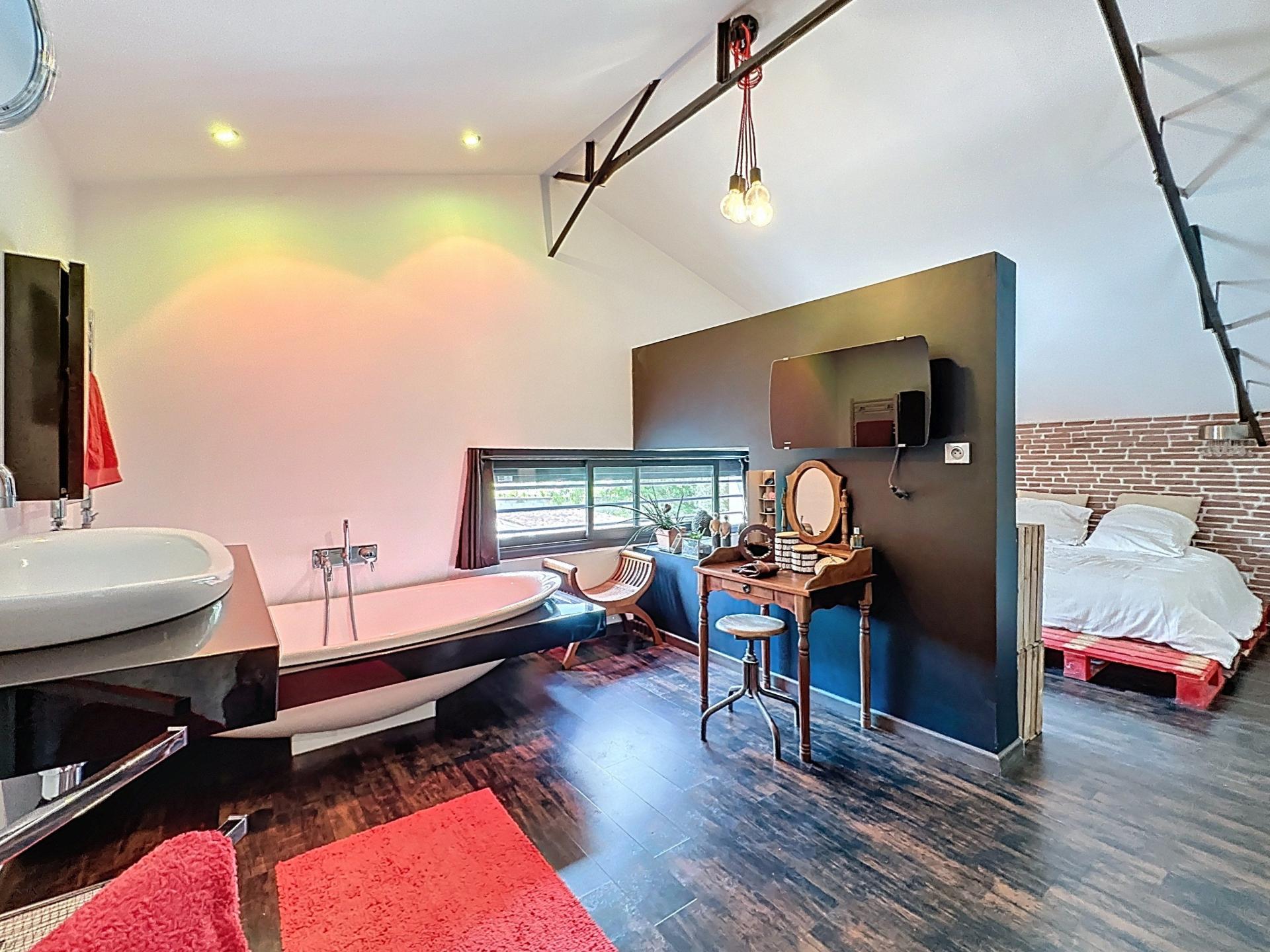 Photo 12 of the listing.