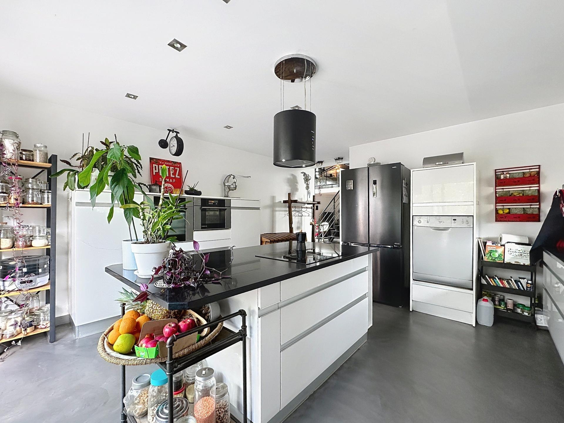 Photo 4 of the listing.