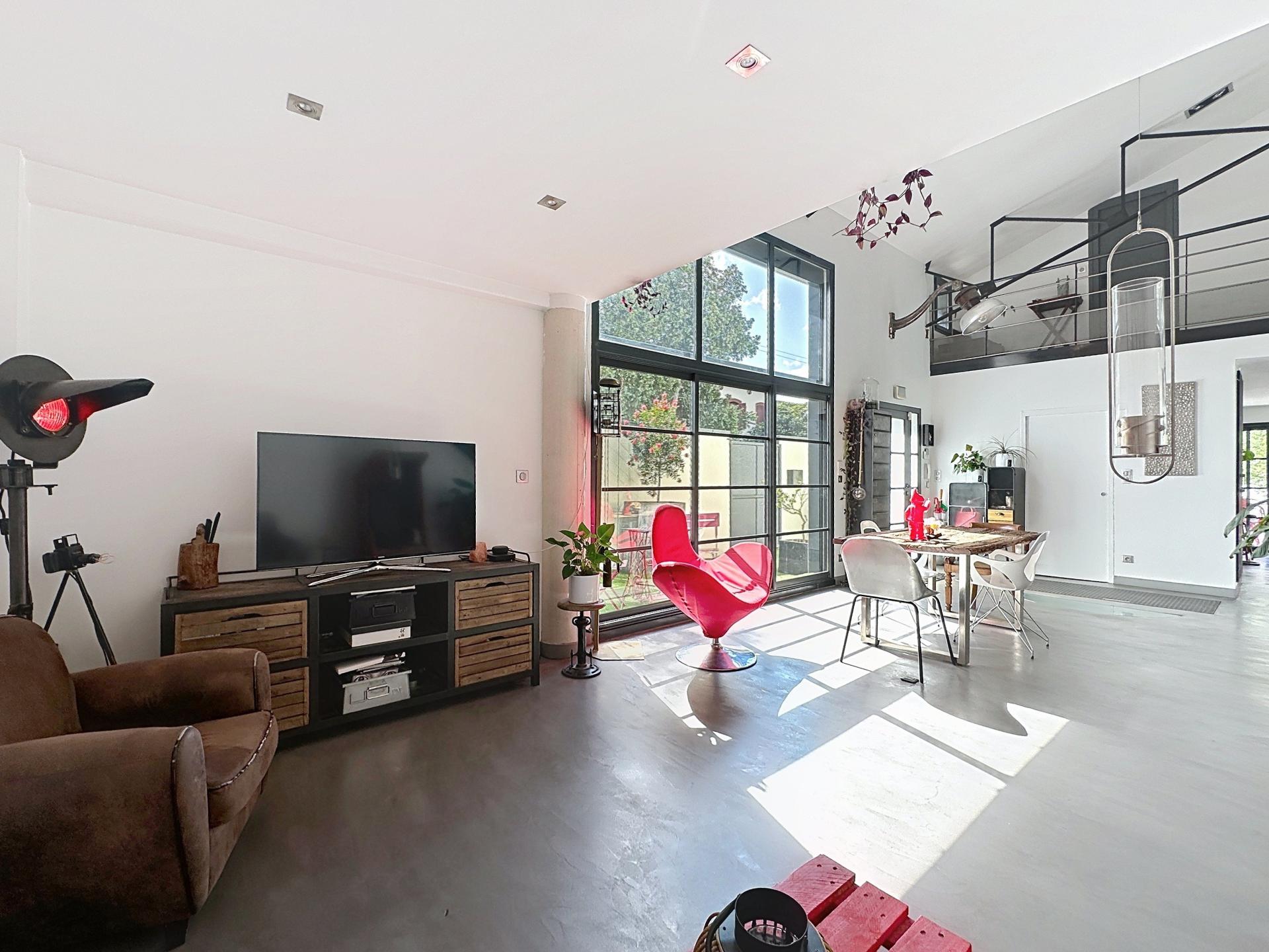 Photo 5 of the listing.