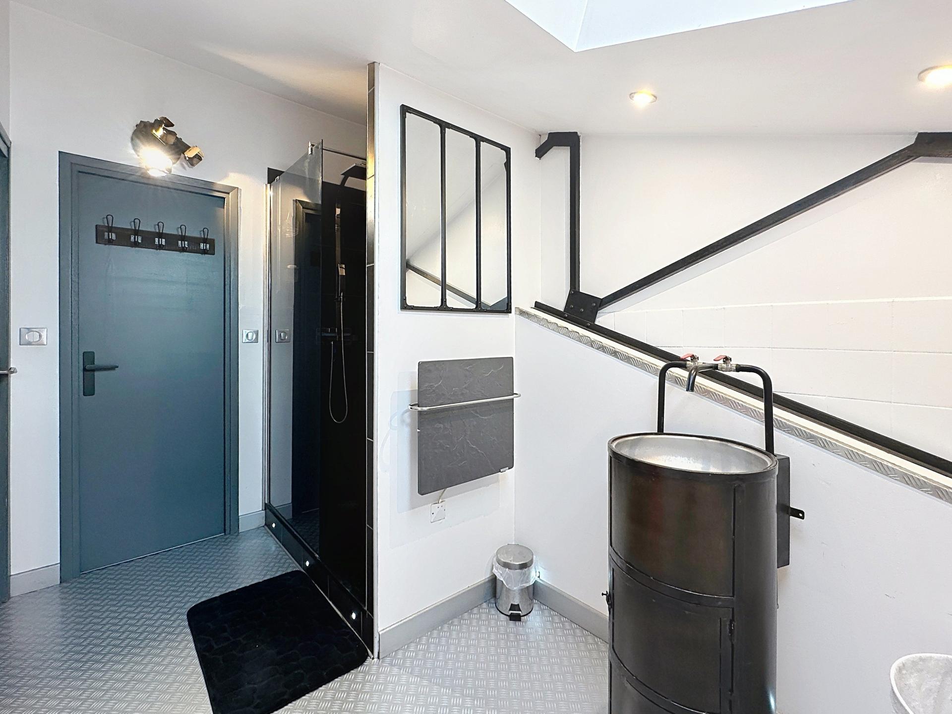 Photo 9 of the listing.