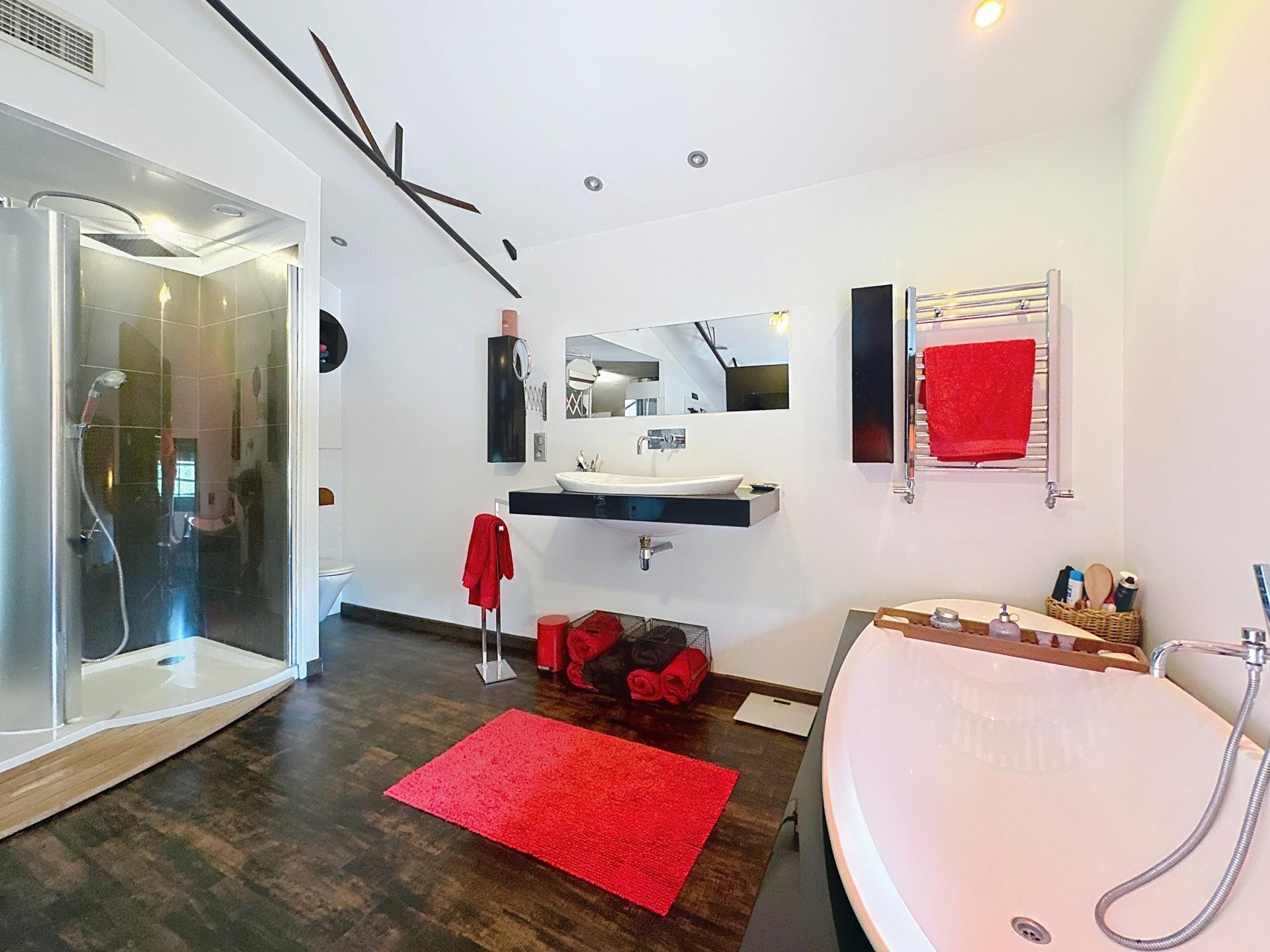 Photo 13 of the listing.