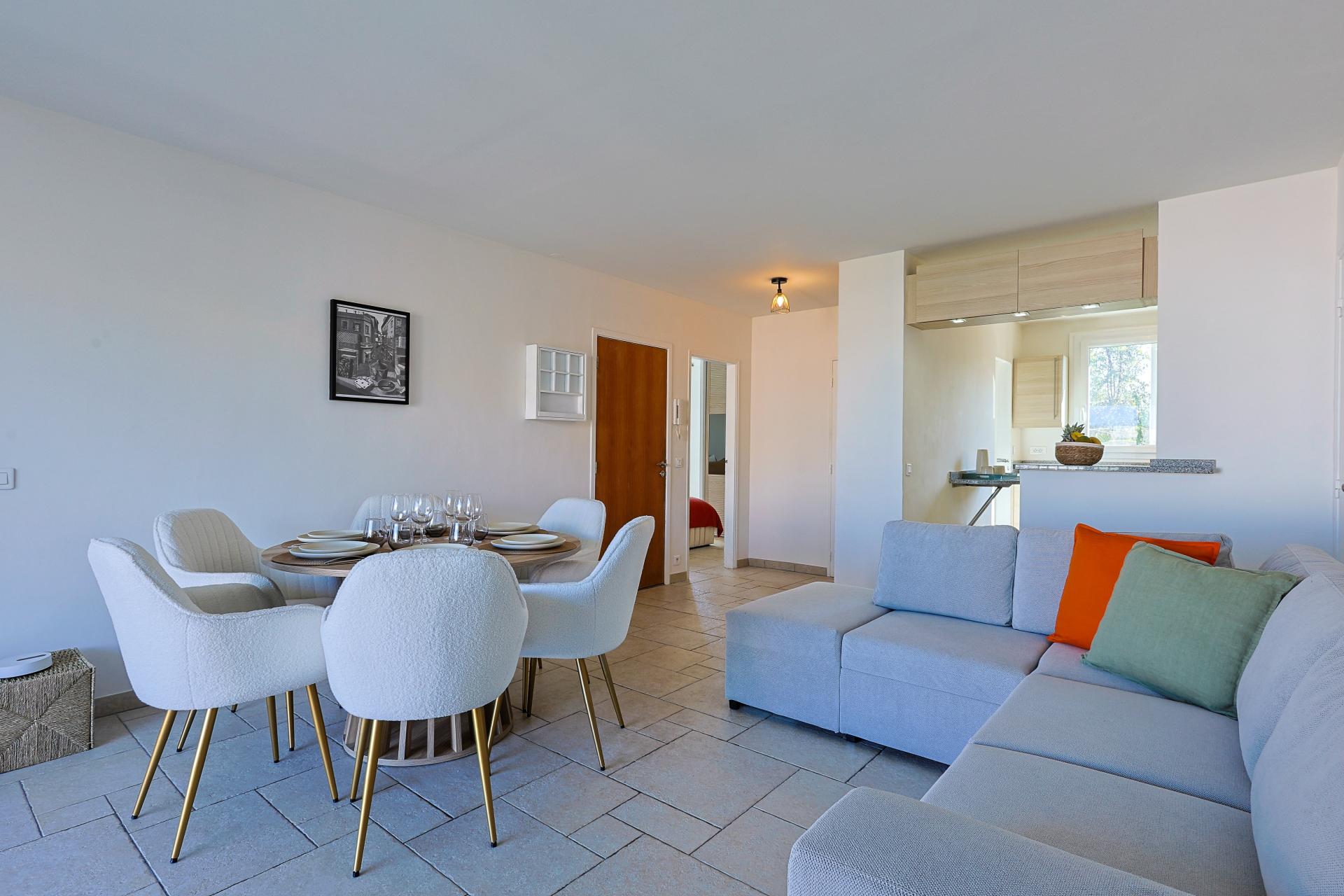 Photo 4 of the listing.