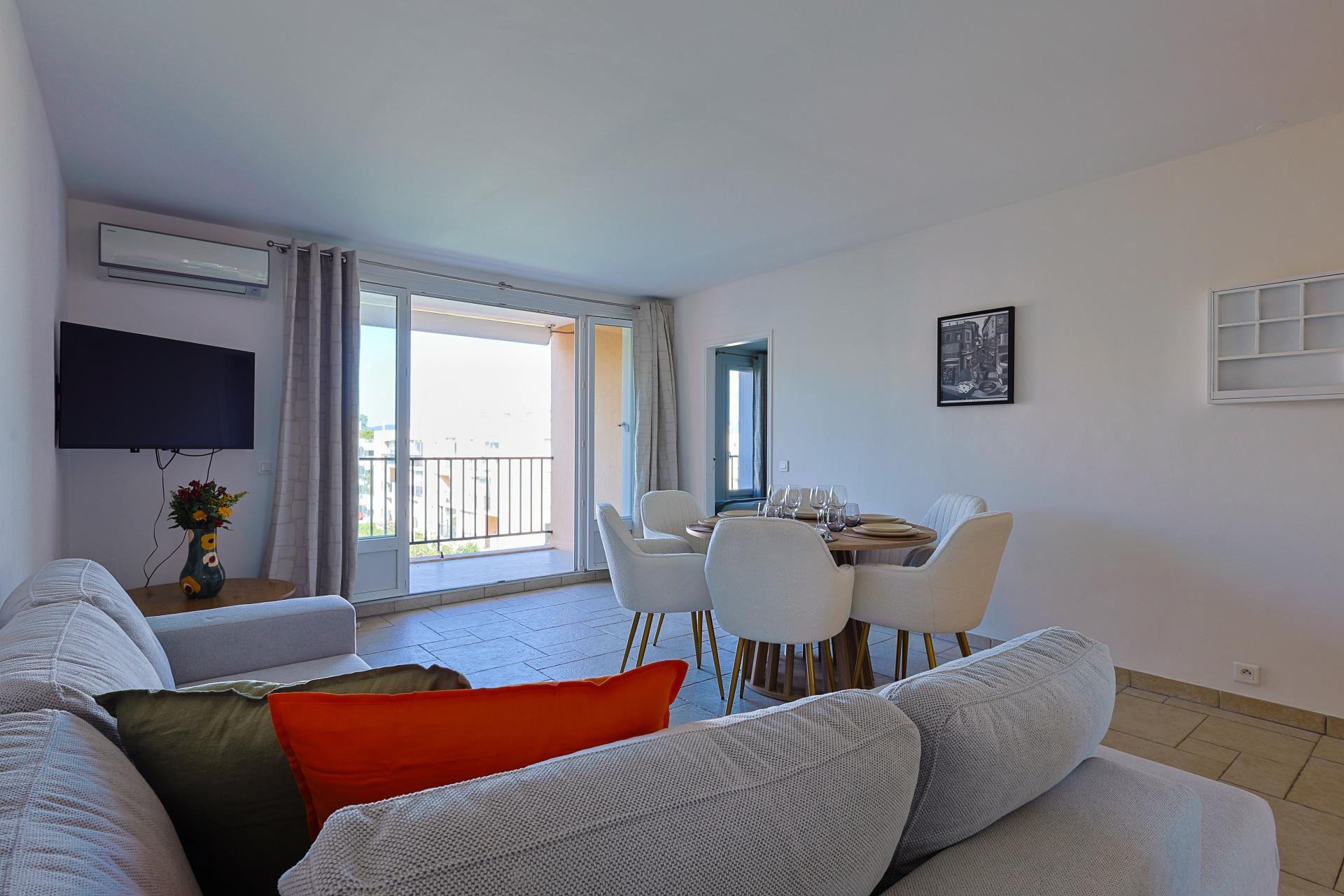 Photo 3 of the listing.