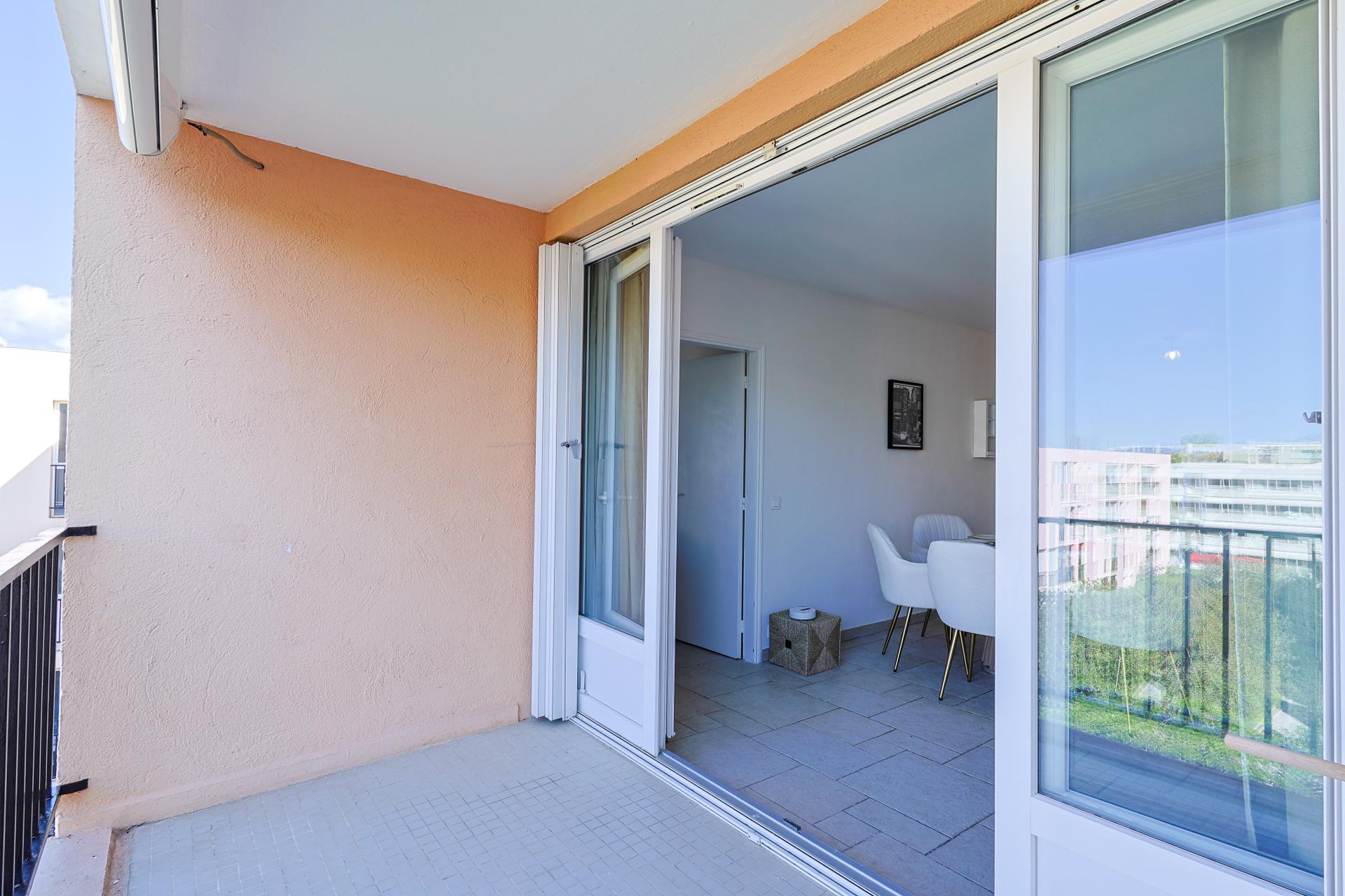 Photo 11 of the listing.