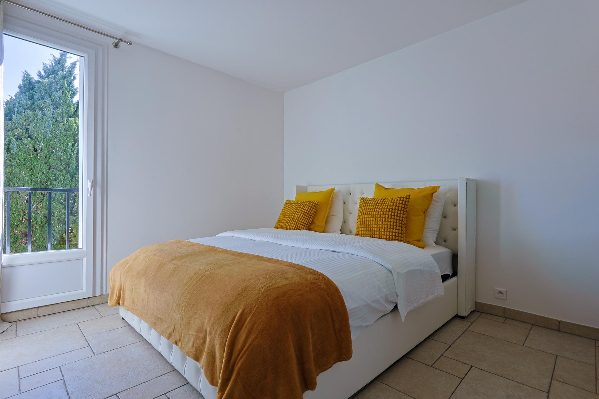 Photo 9 of the listing.