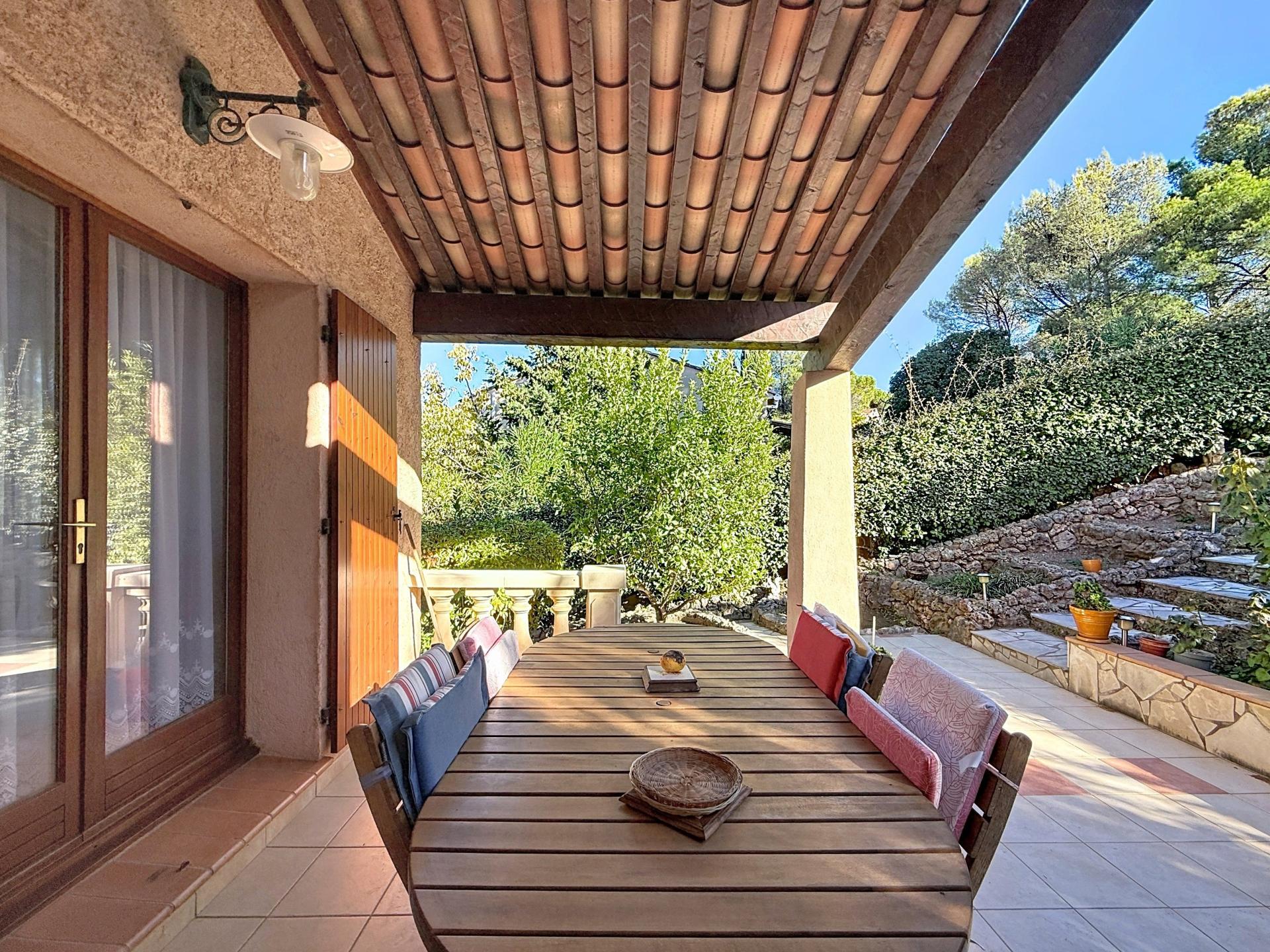 Photo 4 of the listing.