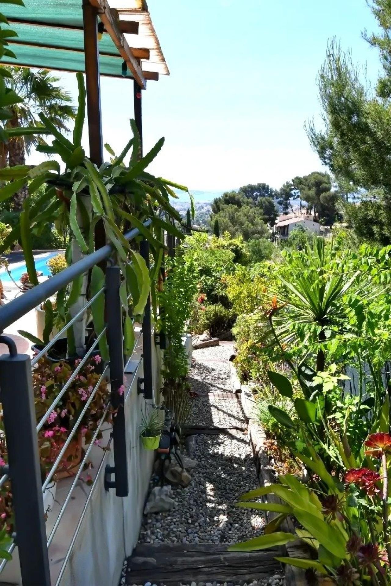 Photo 17 of the listing.