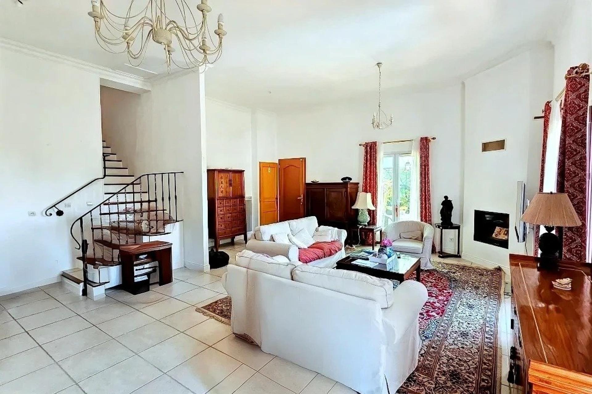 Photo 5 of the listing.