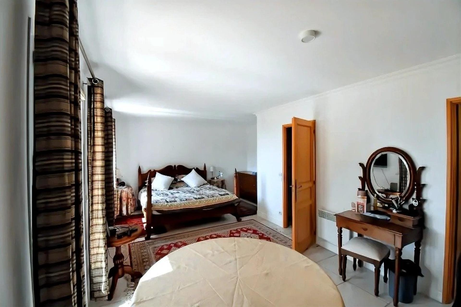 Photo 8 of the listing.