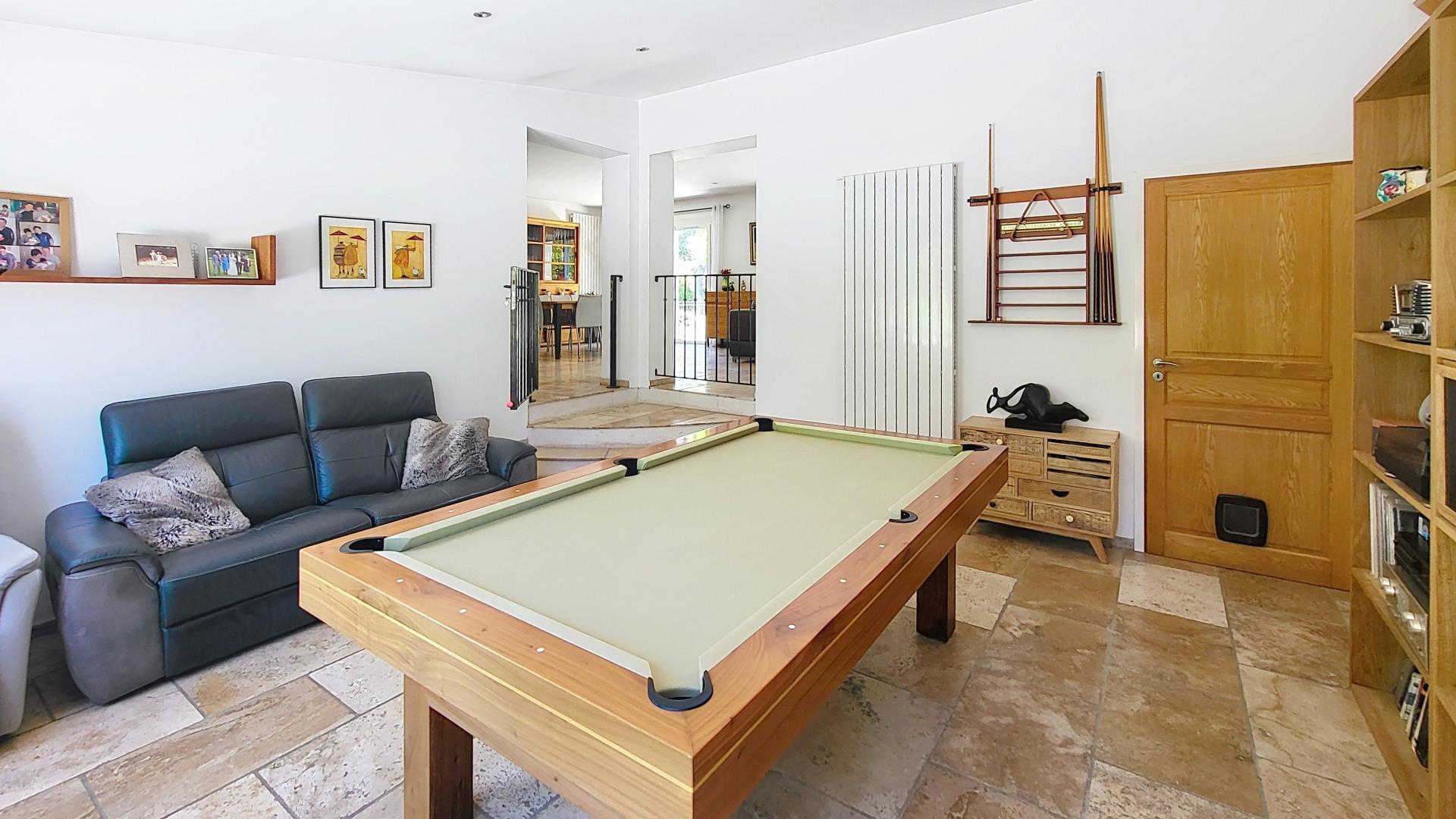 Photo 9 of the listing.