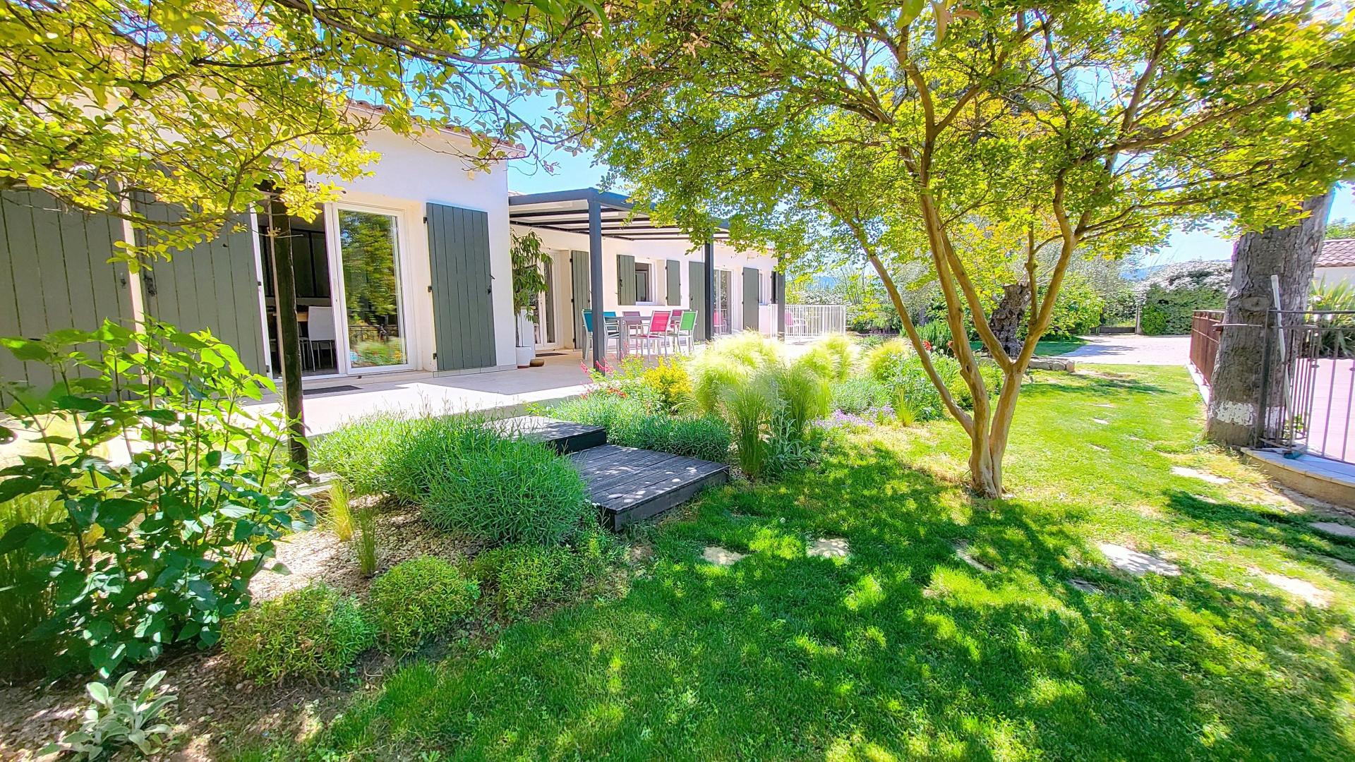 Photo 4 of the listing.