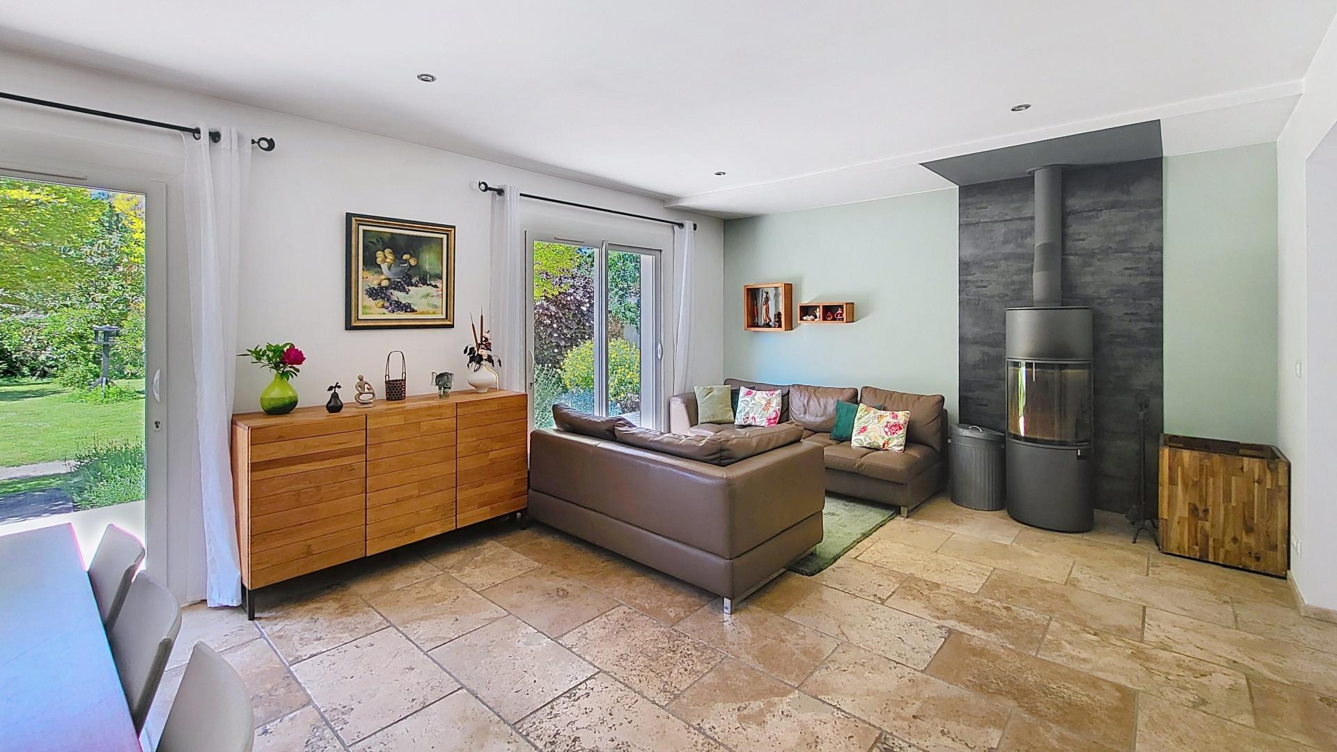 Photo 8 of the listing.