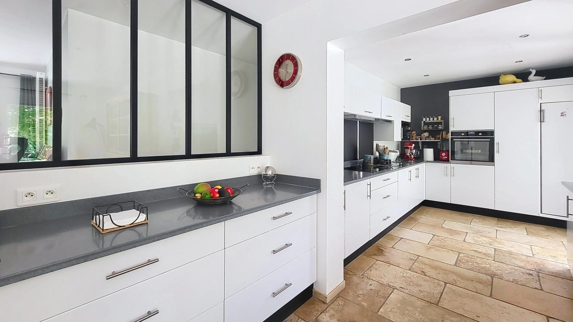 Photo 6 of the listing.