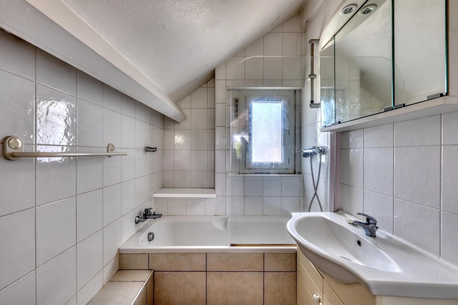 Photo 18 of the listing.