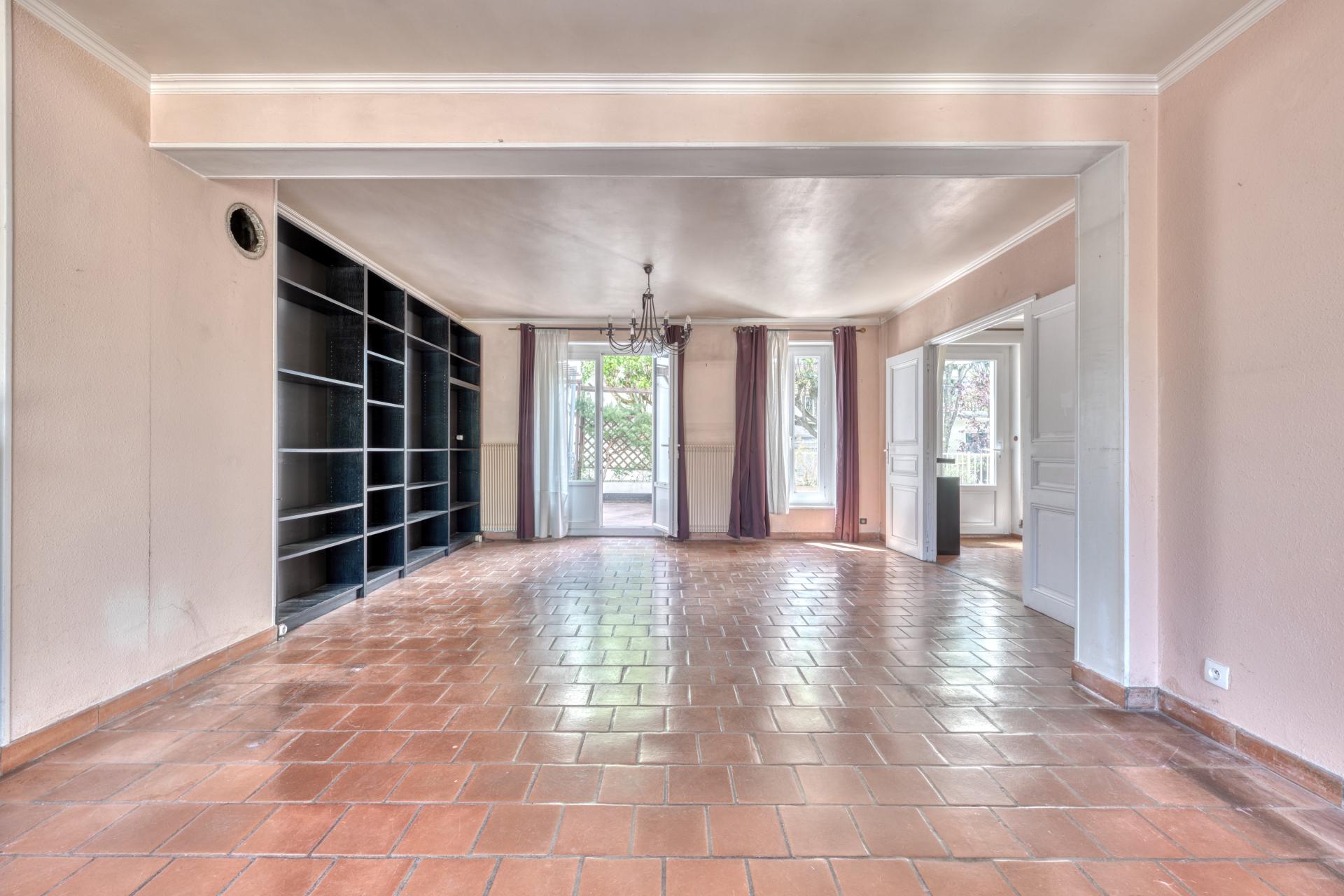 Photo 4 of the listing.