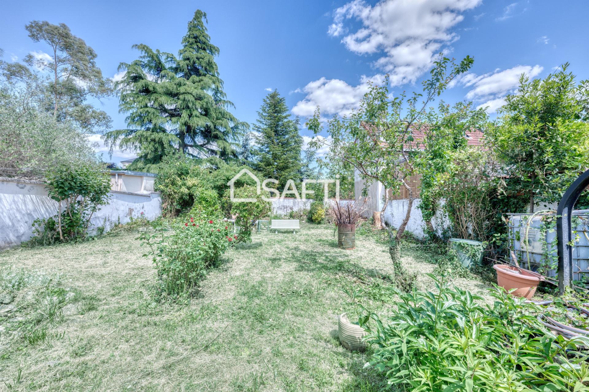 Photo 2 of the listing.