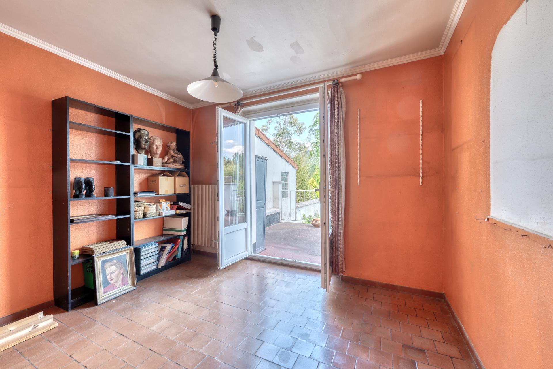 Photo 7 of the listing.